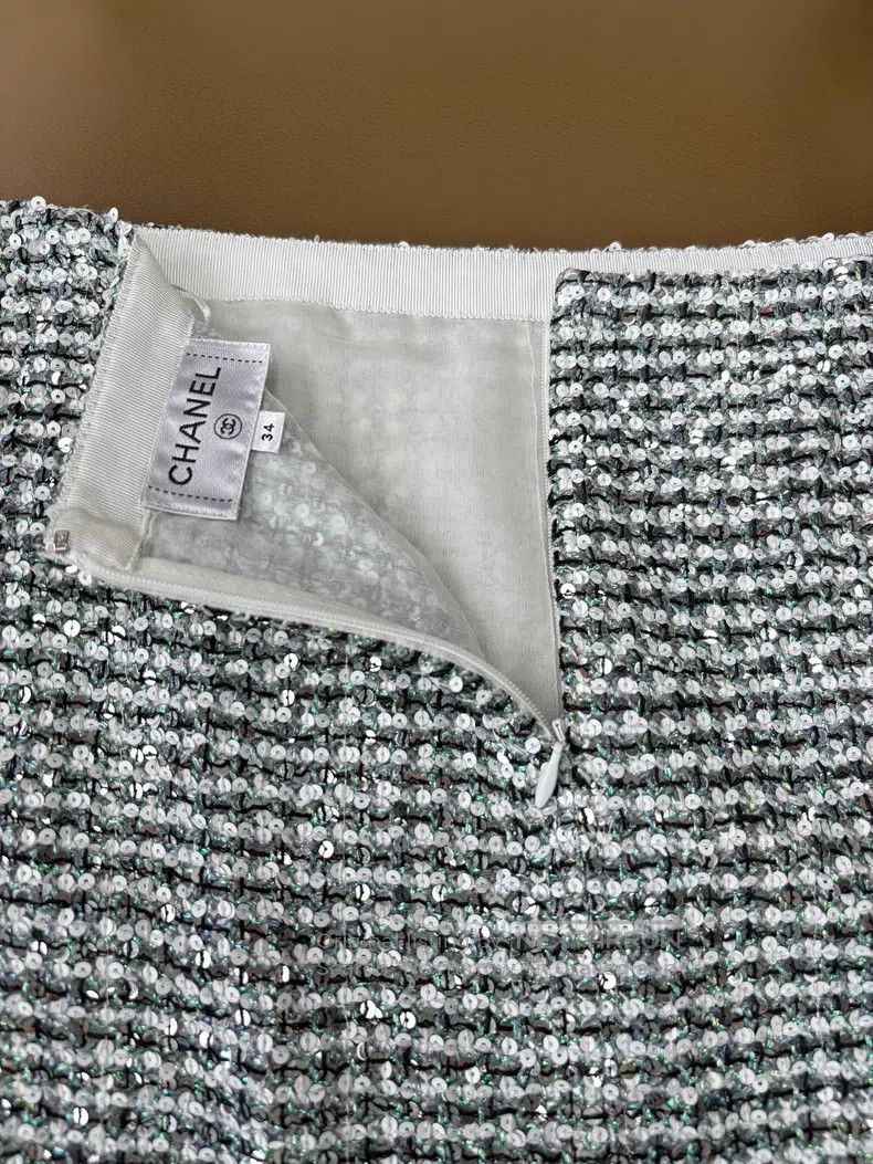 Chanel Chanel 23p preview series green and white sequin embroider Size 42" / US 20 - 5 Thumbnail