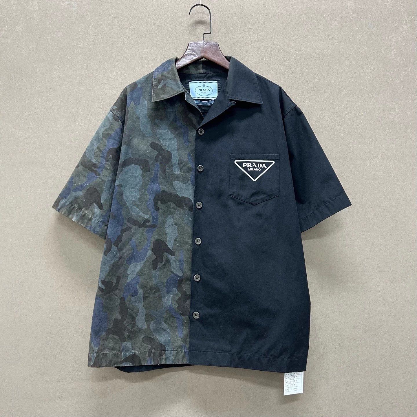 Prada Prada color block print triangle logo s/s shirt 99S Size US S / EU 44-46 / 1 - 1 Thumbnail