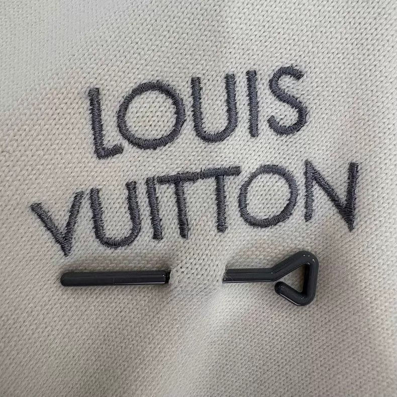 Louis Vuitton Louis Vuitton White pin knit short sleeves Size US M / EU 48-50 / 2 - 6 Thumbnail