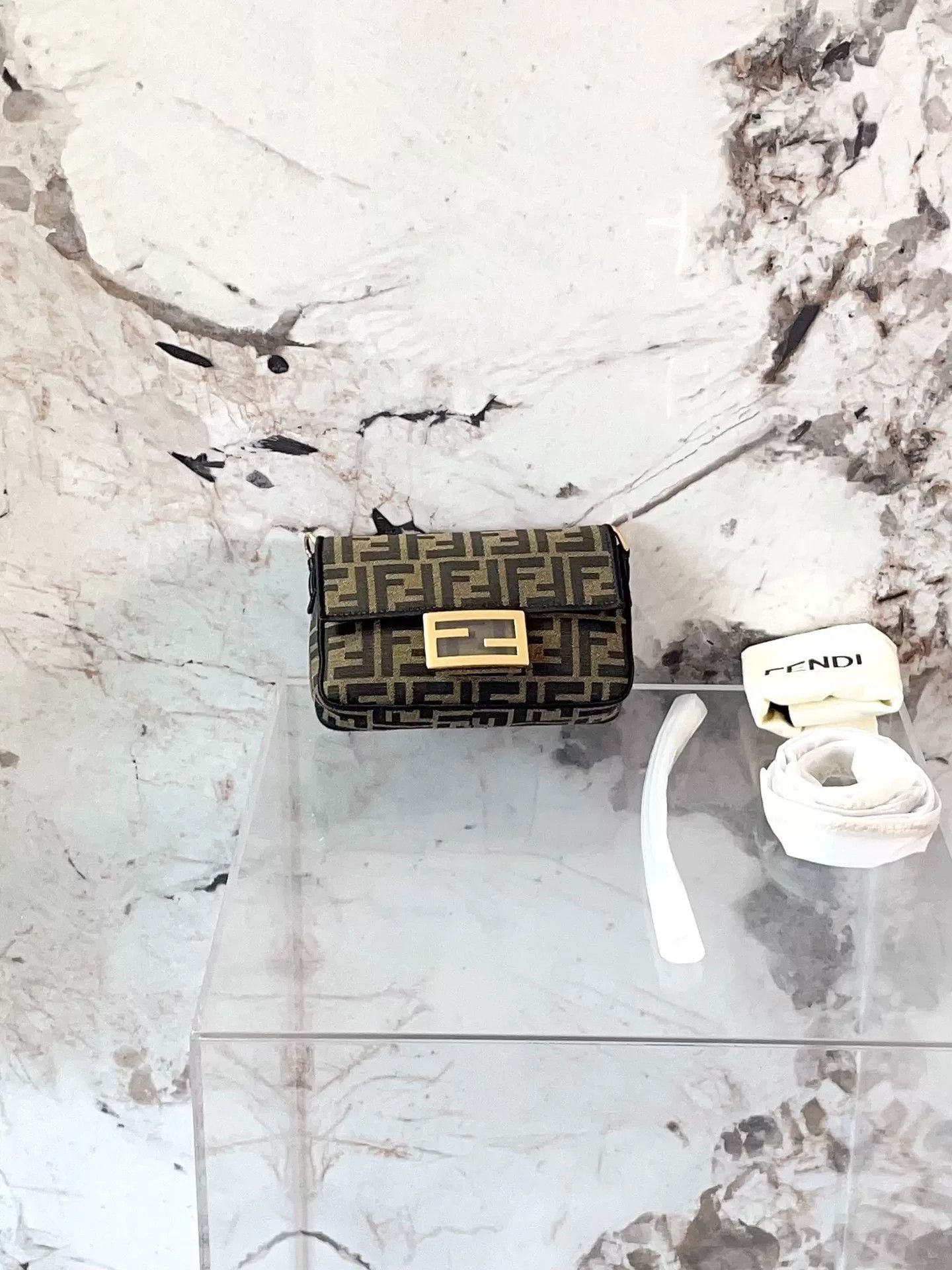 Fendi Pre-loved Bag Very good condition Size ONE SIZE - 1 Thumbnail