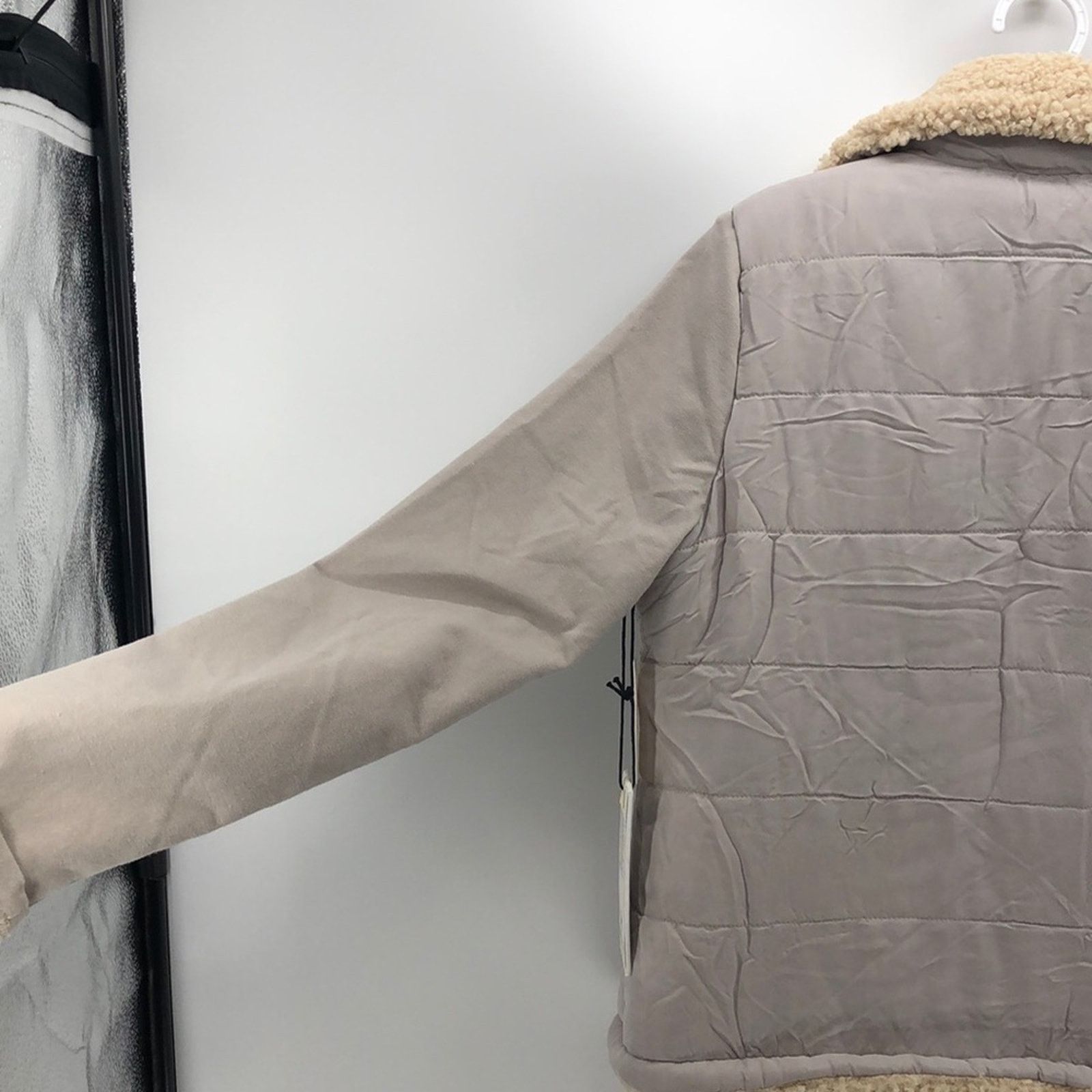 Anthropologie Anthropologie MARRAKECH Tia quilted Sherpa jacket sz L Size L / US 10 / IT 46 - 11 Thumbnail