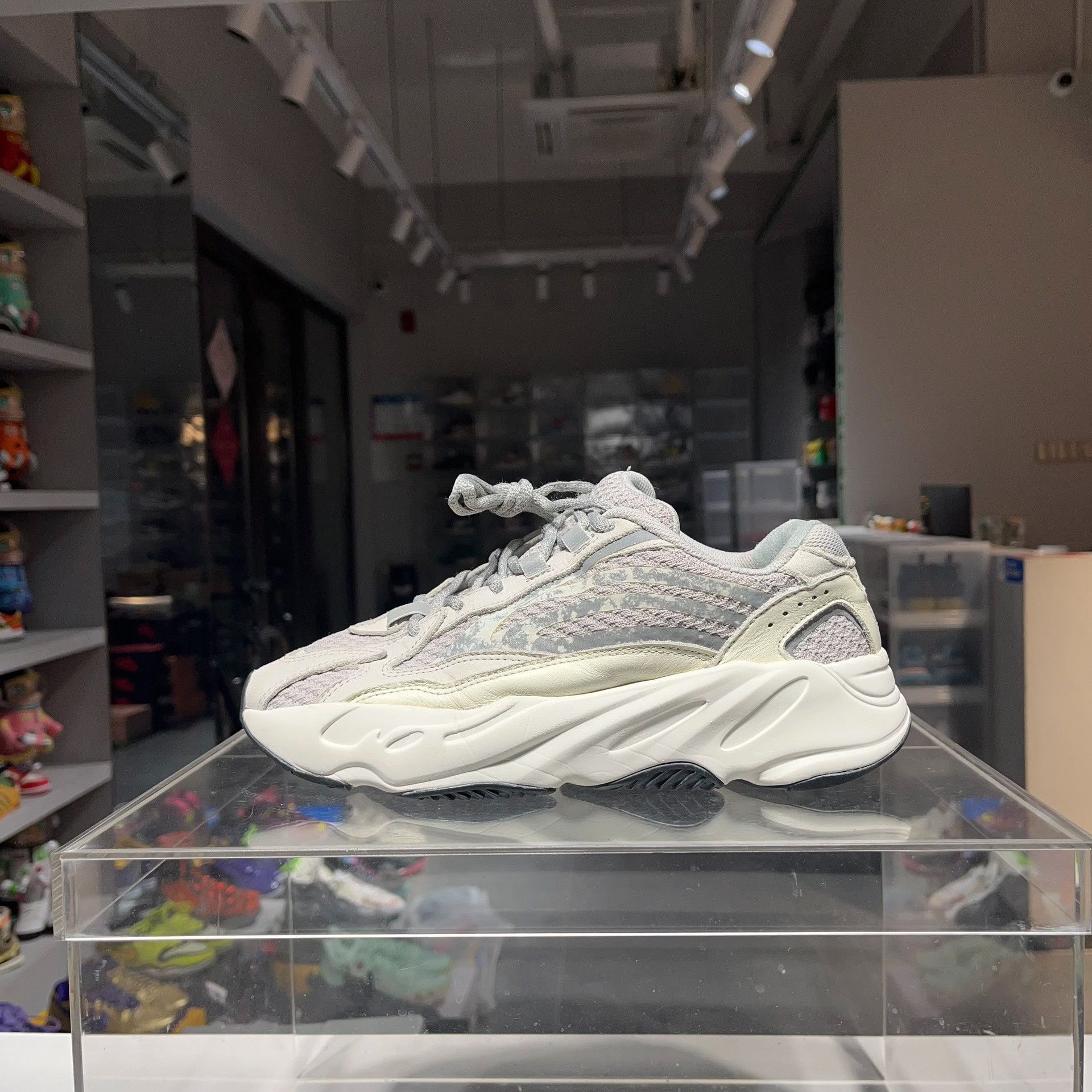 Adidas Adidas YEEZY White Lowtop Sneakers 7 Men Size US 7 / EU 40 - 1 Thumbnail