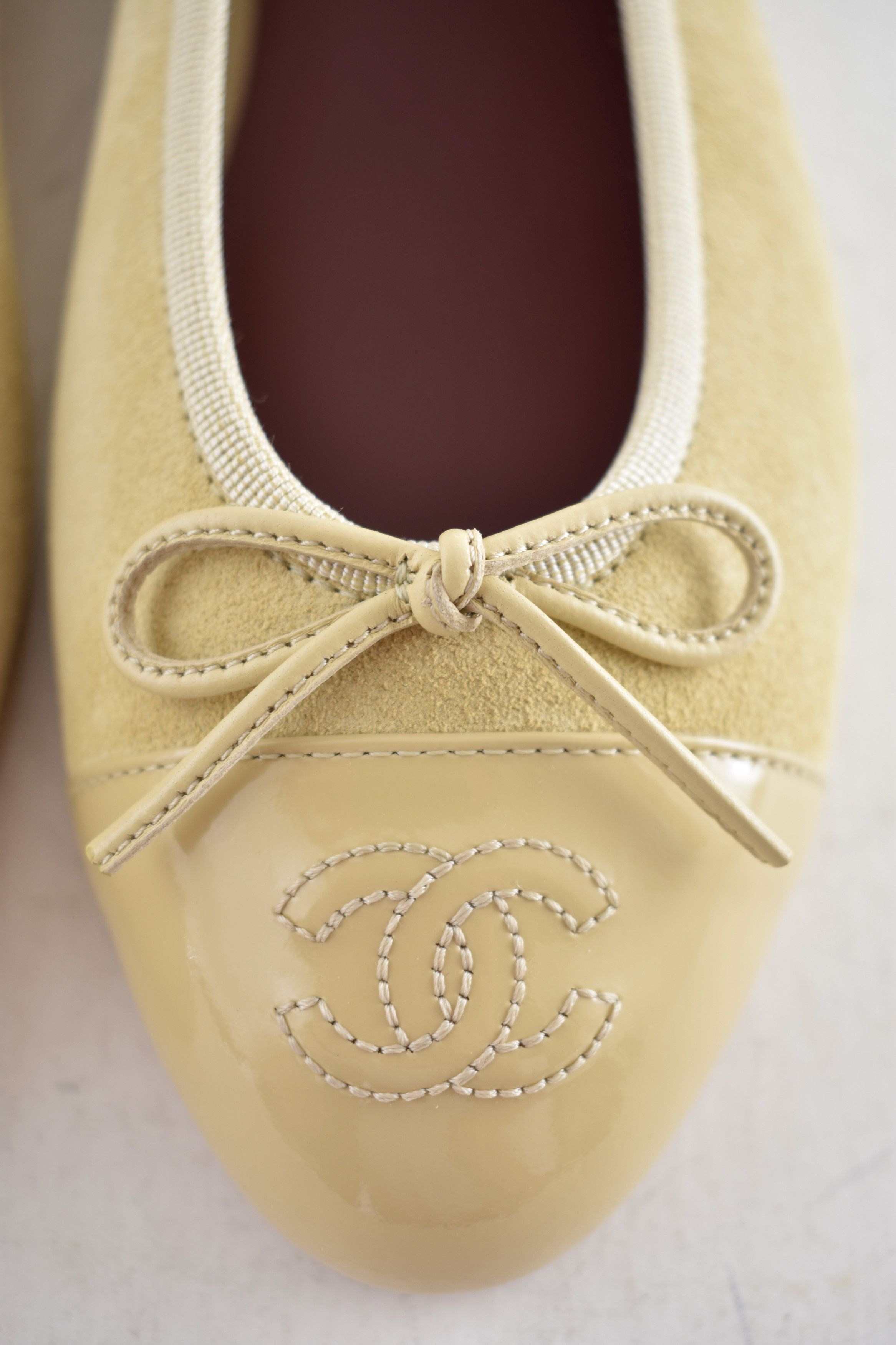 Chanel 26A Suede Patent CC Logo Bow Tie Ballet Ballerina Flat 38 Size US 8 / IT 38 - 9 Thumbnail