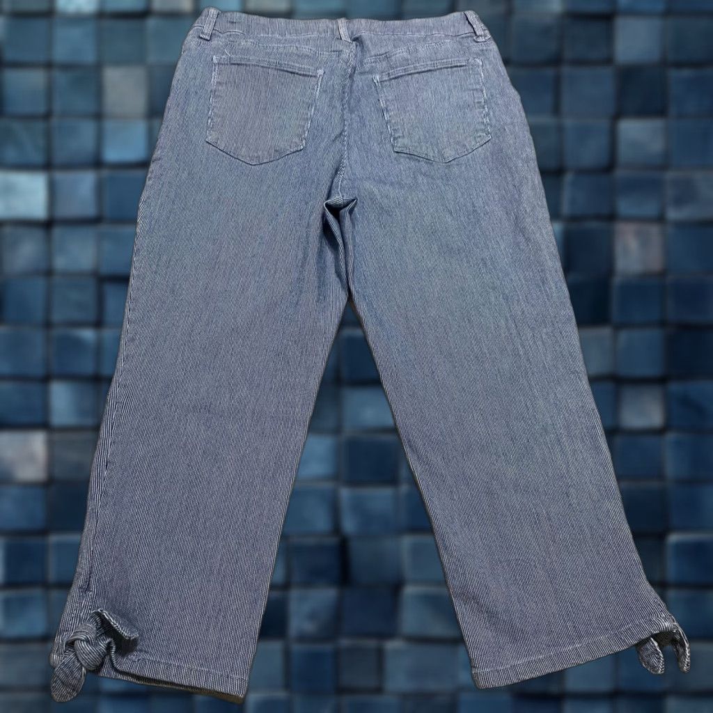 Vintage Chico's Womens Pants Blue Striped Capri High Rise Straight M Adults 29 In Waist Cotton Spandex Comfortable Pockets Casual 20.5 In Inseam Size 29" - 1 Thumbnail