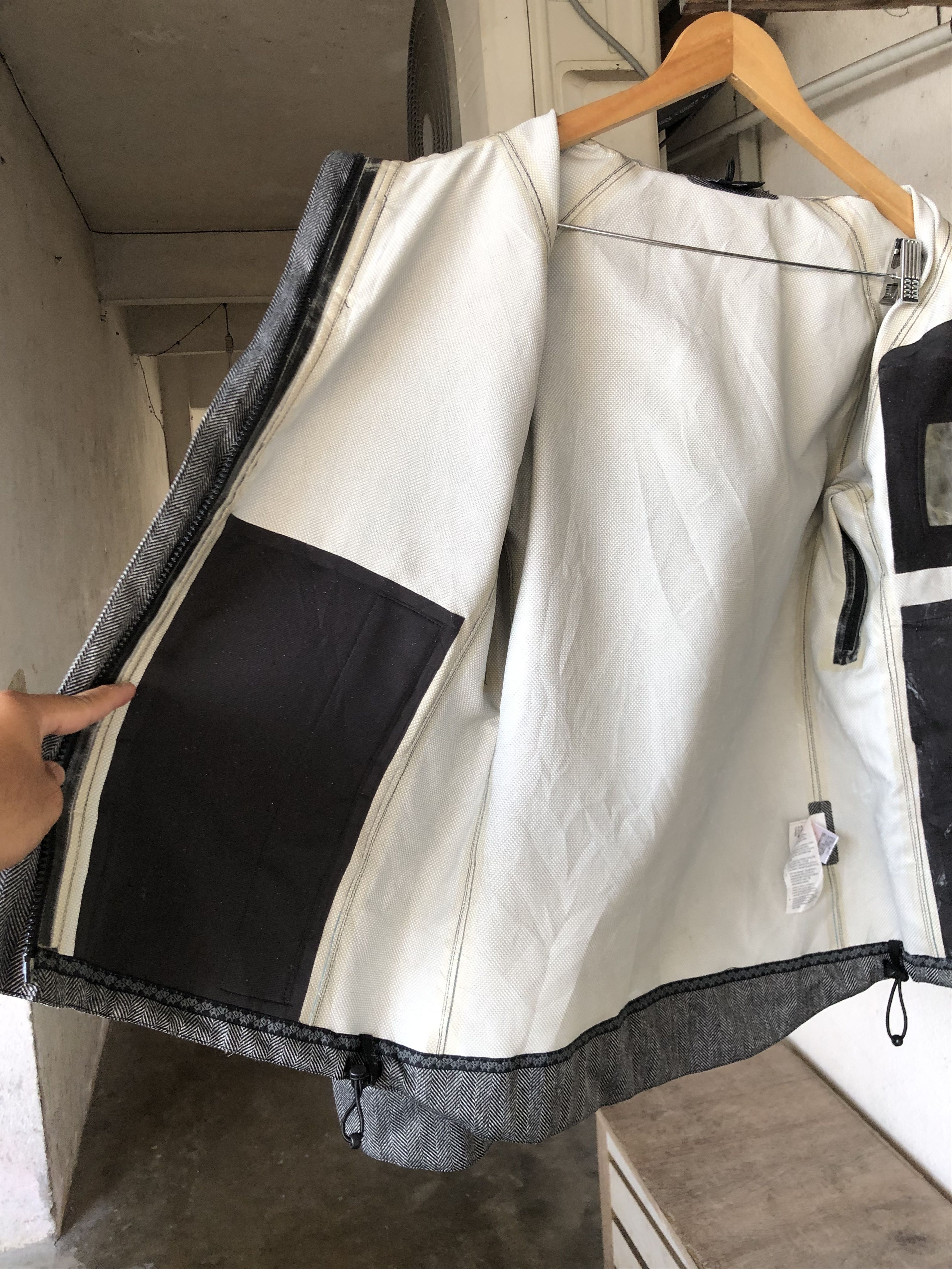 Maison MIHARA YASUHIRO × Puma Puma x Mihara Yasuhiro Limited Edition Waterproof Jacket Size US S / EU 44-46 / 1 - 18 Thumbnail