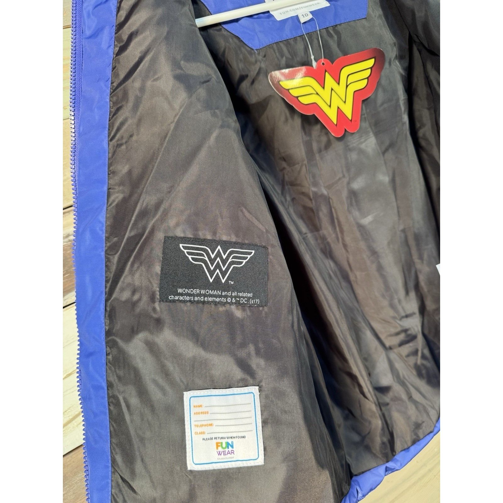 DC Comics FUN WEAR Comics DC Wonder Woman Girls Puffer Puffy Jacket Si Size L / US 10 / IT 46 - 7 Thumbnail