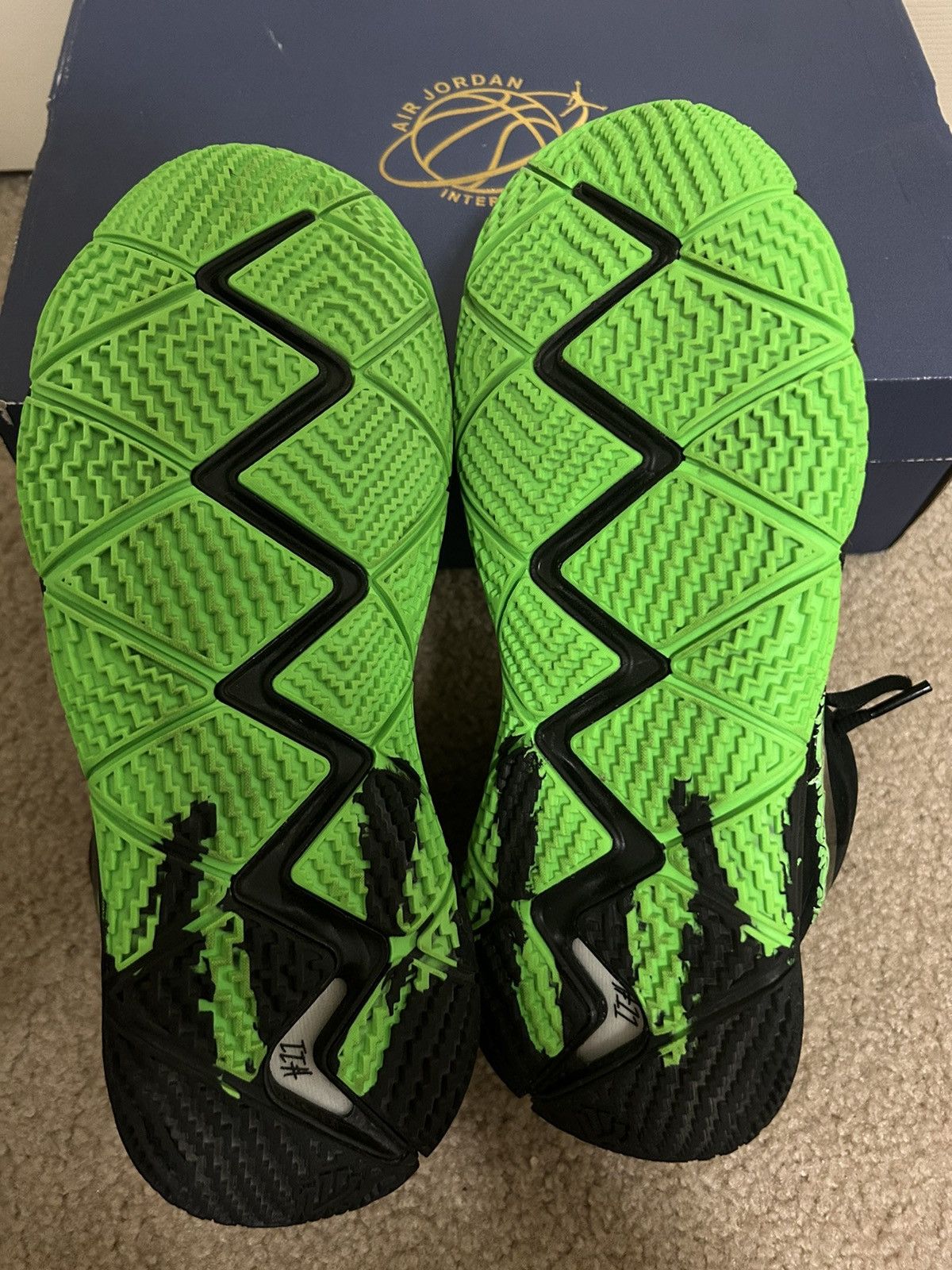Nike Kyrie 4 Halloween Size US 9.5 / EU 42-43 - 6 Thumbnail