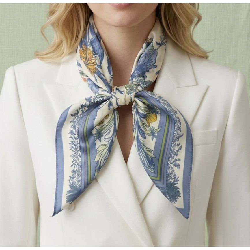 Other ✨Luxury Elegant Blue Floral Silky Square Scarf Beige Blue Ne Size ONE SIZE - 1 Thumbnail