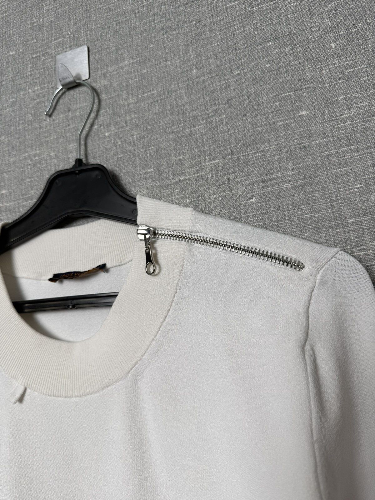 Louis Vuitton Louis Vuitton Uniforms Sweater White With Shoulder Zipper Size M / US 6-8 / IT 42-44 - 5 Thumbnail