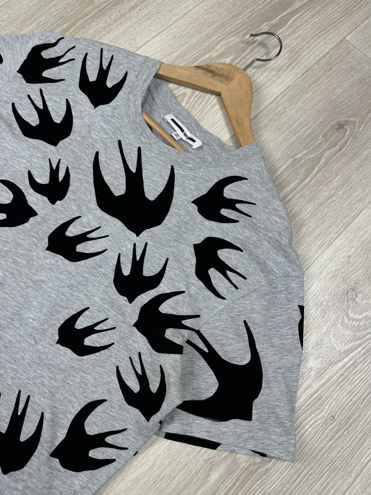 Alexander McQueen Alexander McQueen Bird Graphic T-Shirt Size M Size US M / EU 48-50 / 2 - 2 Thumbnail