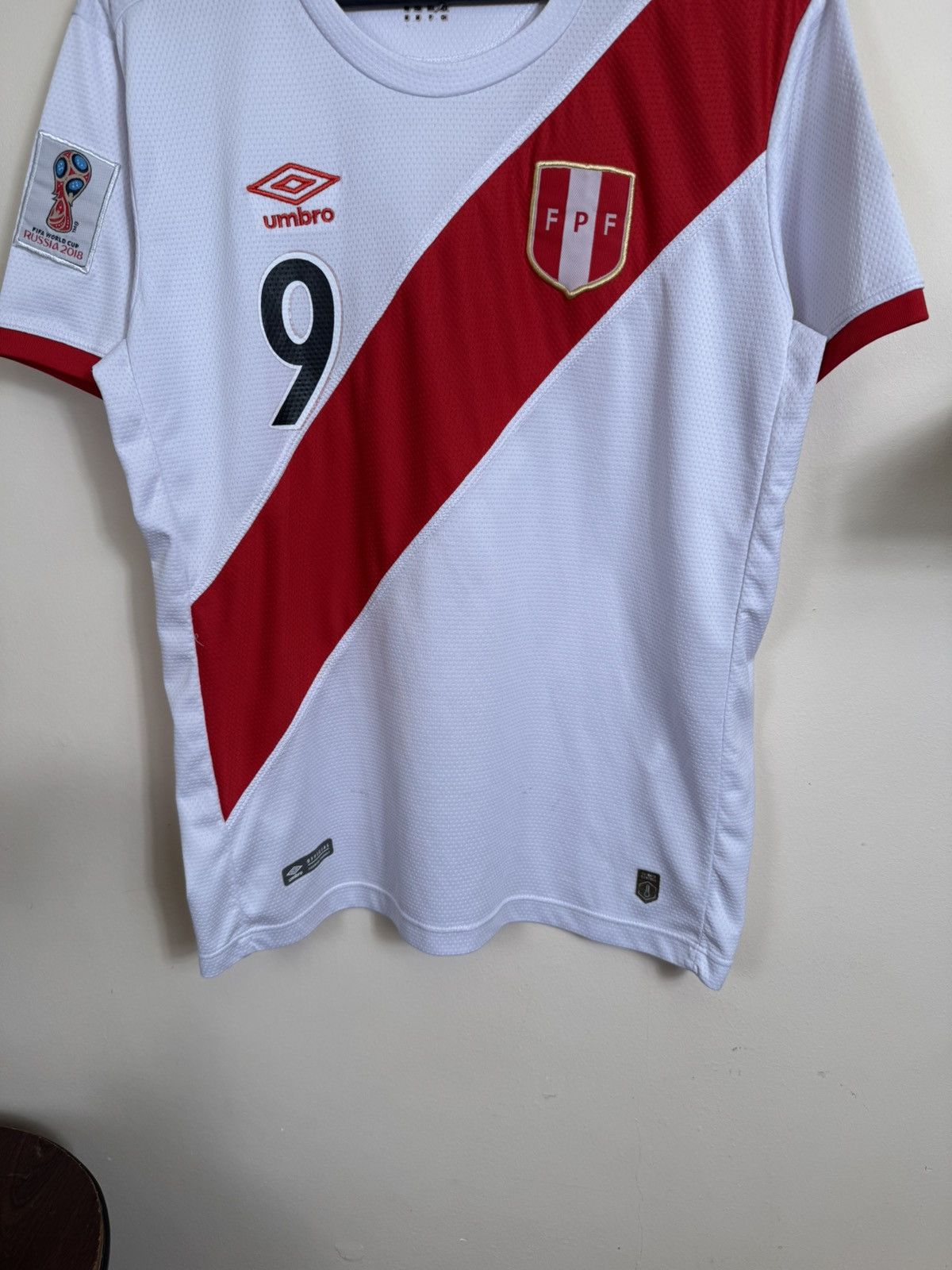 Umbro Umbro Peru FPF Jersey 2018 Guerrero #9 Football Shirt Home Size US M / EU 48-50 / 2 - 10 Thumbnail