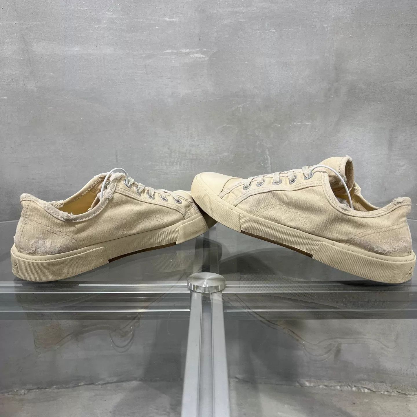 Balenciaga Balenciaga BLCG canvas distressed white sneakers 41 Size US 8 / EU 41 - 5 Thumbnail