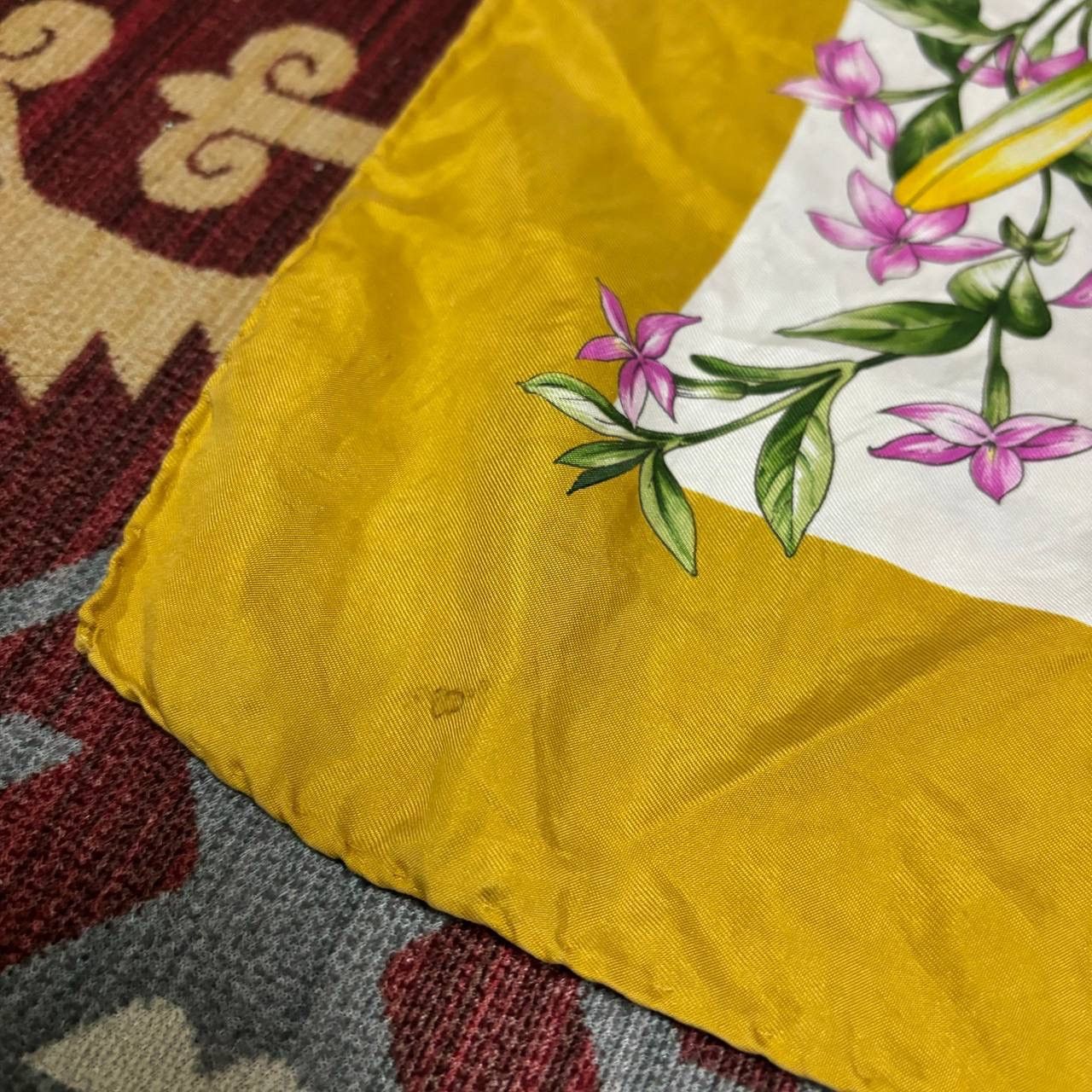 Gucci Vintage Gucci Flora Silk Scarf Yellow Wisteria Flower Logo Size ONE SIZE - 8 Thumbnail