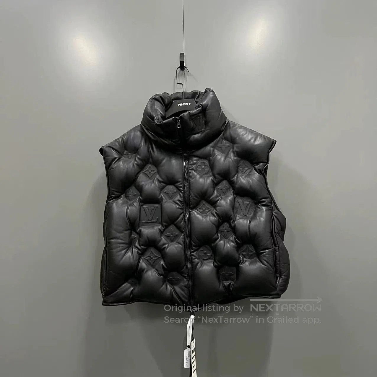 Louis Vuitton louis vuitton black quilted down vest. Size US S / EU 44-46 / 1 - 1 Thumbnail