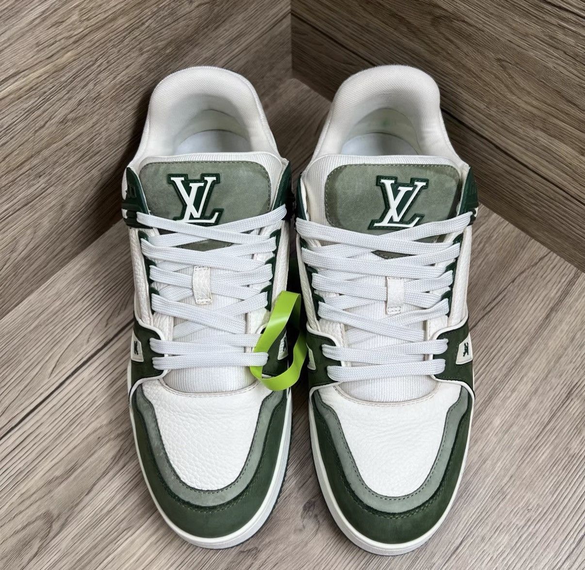Louis Vuitton LV Louis Vuitton Trainer White & Green Sneakers J41 Size US 9.5 / EU 42-43 - 2 Thumbnail