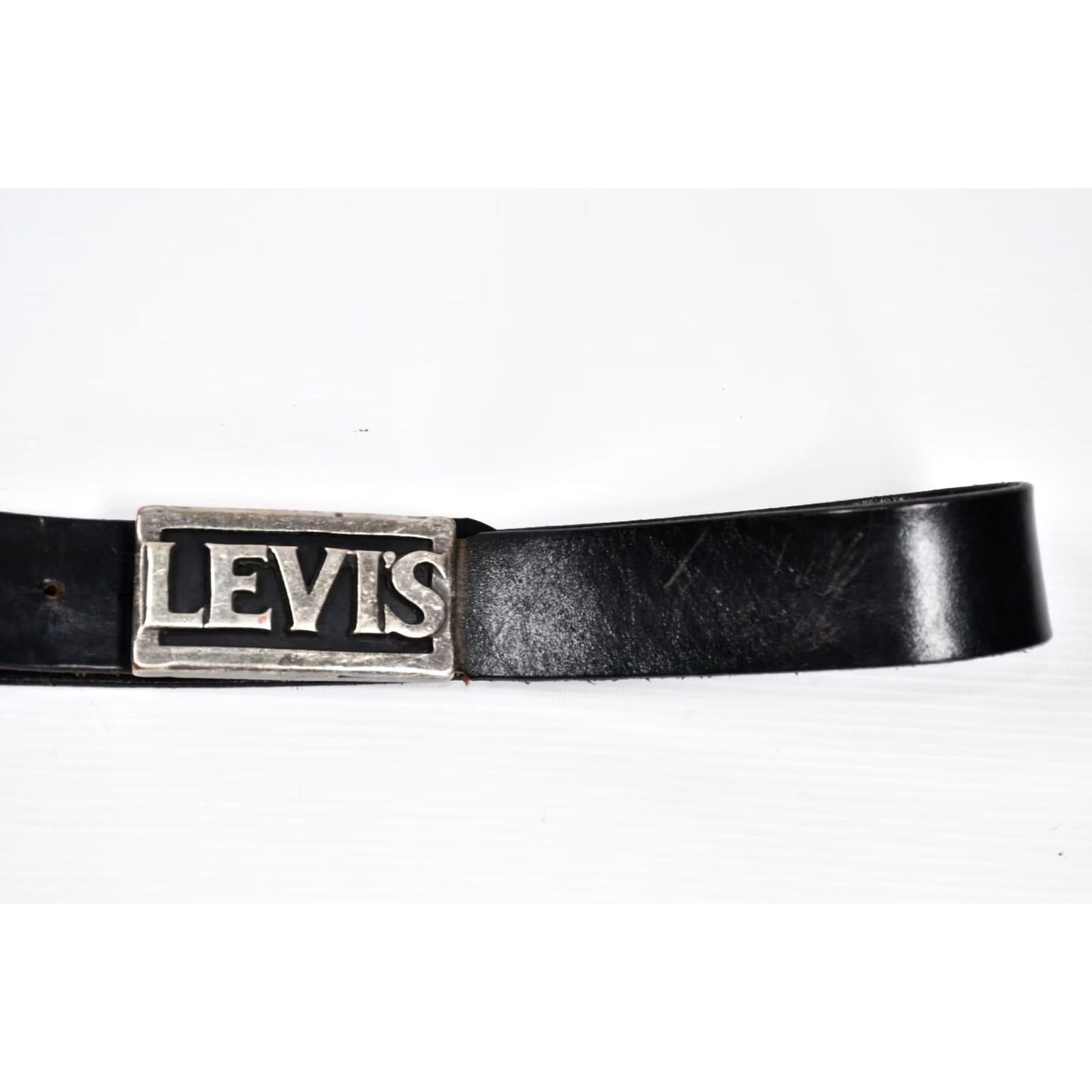 Levi's Levi's Belt Leather 32 / 80 Silver Tone Distressed Vtg Buckle Letters Mens Belt, 100% Leather, Very Good Condition Size 32 - 7 Thumbnail