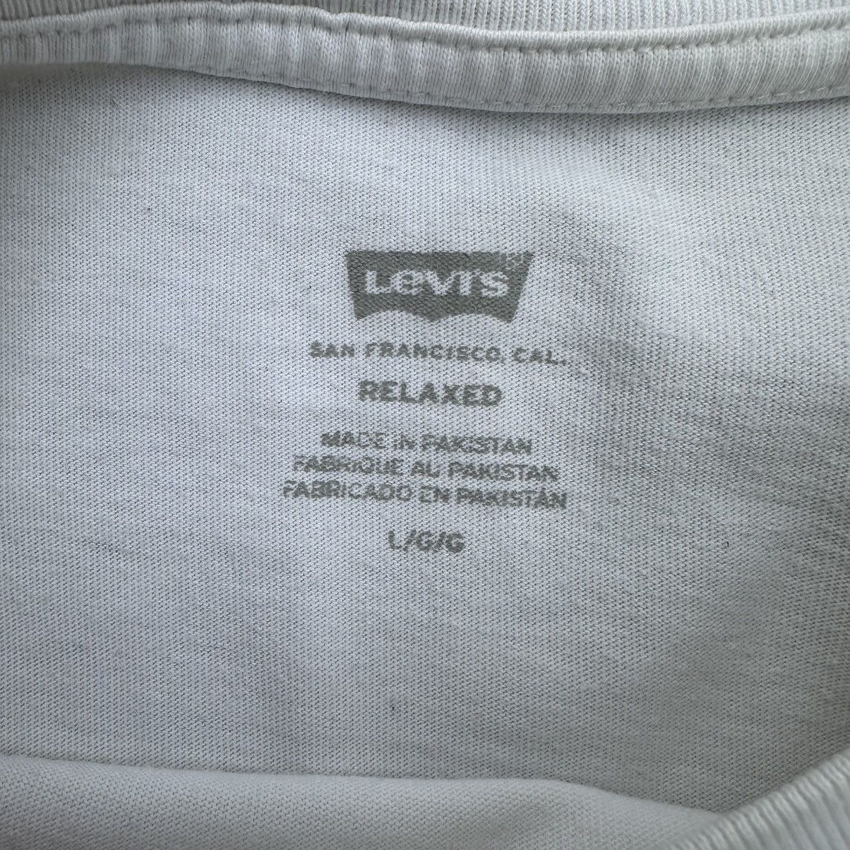 Levi's Vintage Clothing Vintage Levi’s 501 Blues T-shirts Big Logo Size L Y2K 00s Size US L / EU 52-54 / 3 - 7 Thumbnail