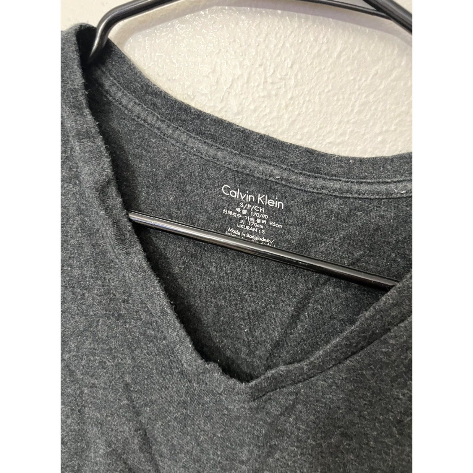 Calvin Klein Calvin Klein V-Neck T-Shirt Men's Small Gray Short Sleeve Solid Logo Preppy Size US S / EU 44-46 / 1 - 3 Thumbnail