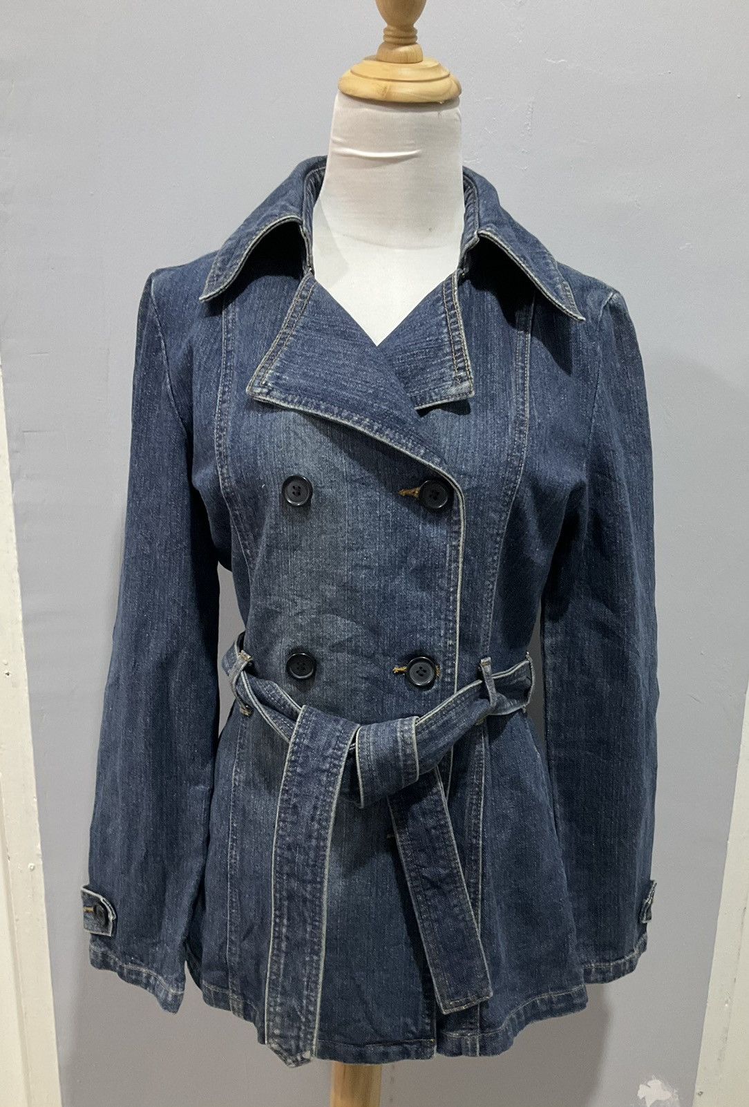 Style Denim Jacket With Belt