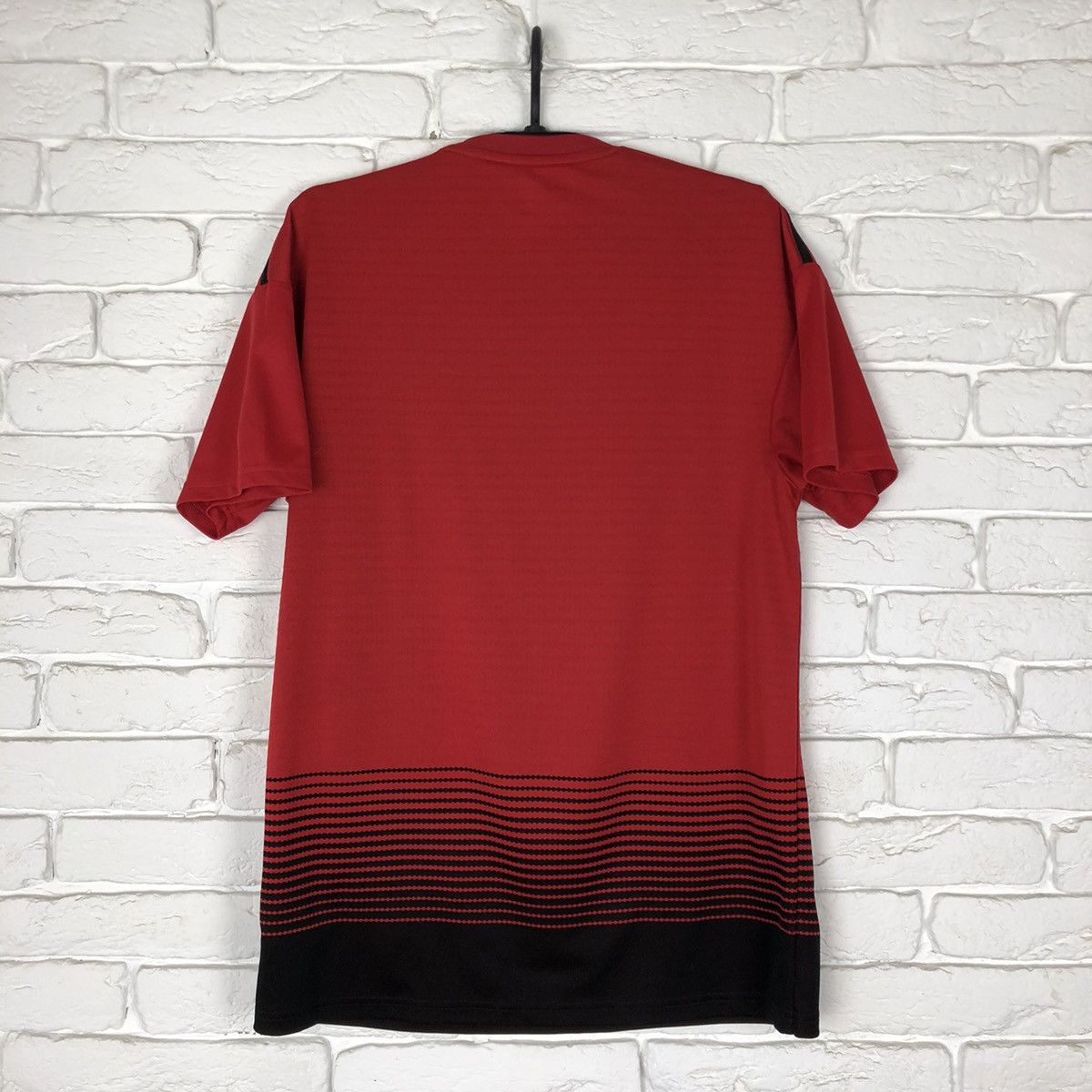 Adidas Manchester United 2018 2019 home soccer jersey Size US M / EU 48-50 / 2 - 4 Thumbnail