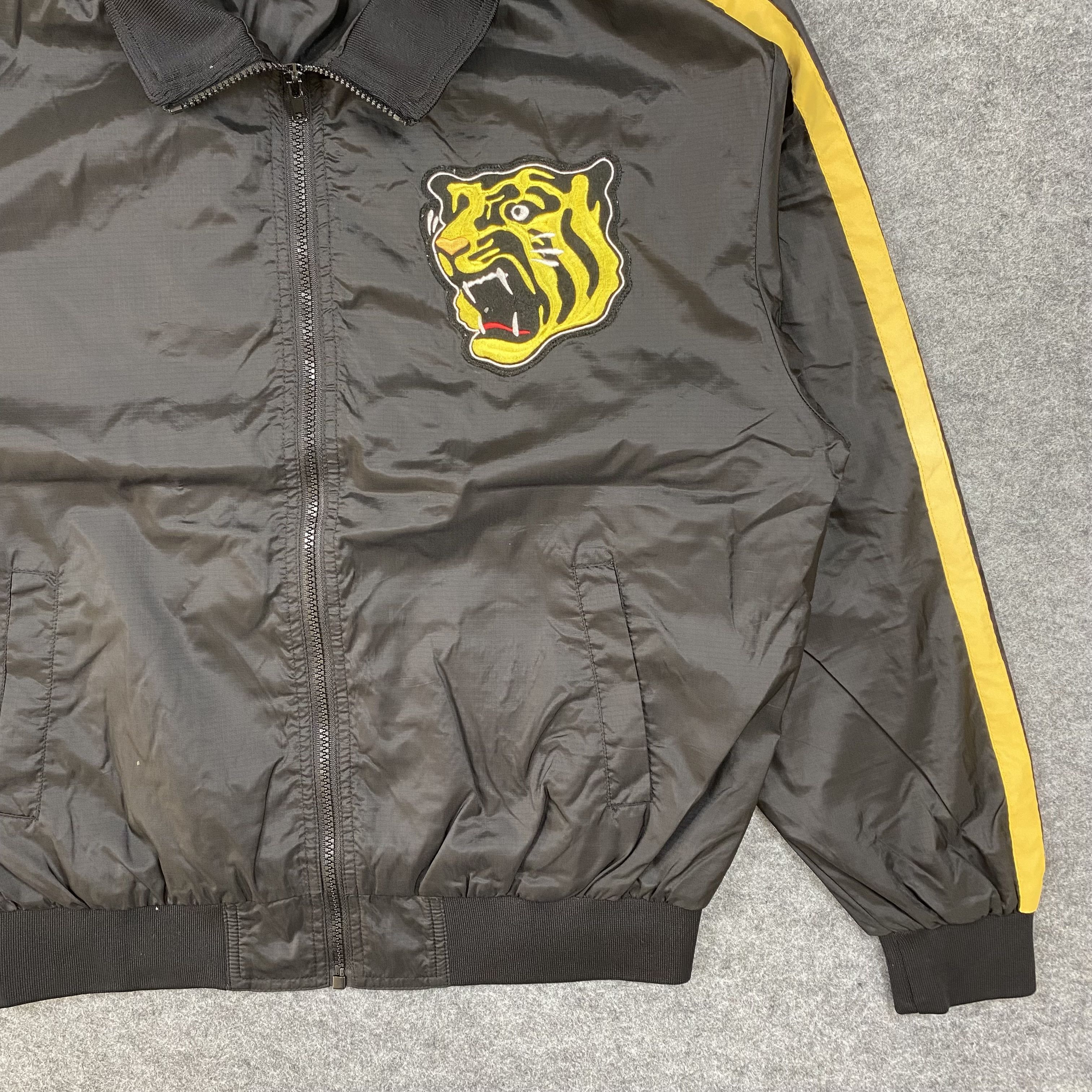 Japanese Brand VINTAGE Hanshin Tigers Japanese Baseball Bomber Jacket-J577 Size US L / EU 52-54 / 3 - 5 Thumbnail