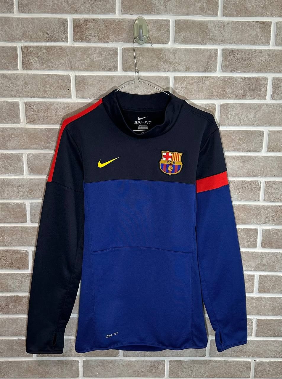 Nike FC Barcelona 2012/13 Nike LongSleeve Training shirt Pullover Size US S / EU 44-46 / 1 - 1 Thumbnail