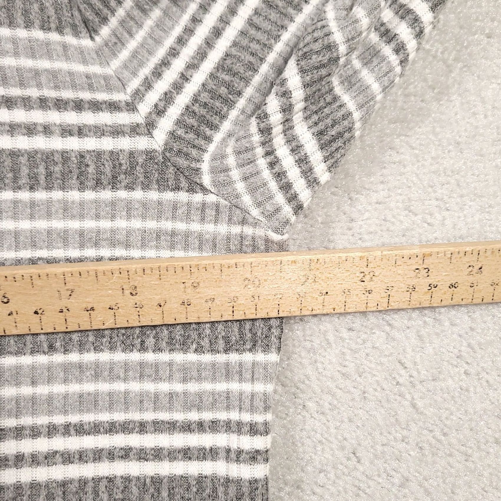 Vintage Chico's Zenergy Women's Striped Cowl-Neck Top Grey Size M Medium Stretch Shirt Womens Size M / US 6-8 / IT 42-44 - 4 Thumbnail