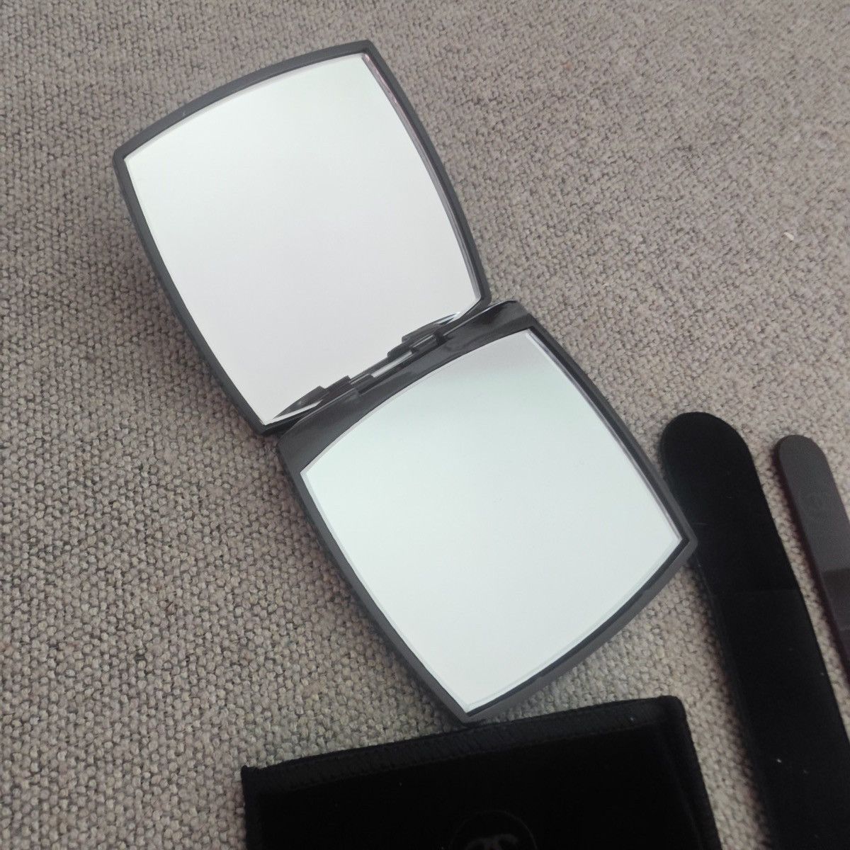 Chanel Chanel Limited Edition Code Couleur makeup set in Rouge Noir Size ONE SIZE - 11 Thumbnail
