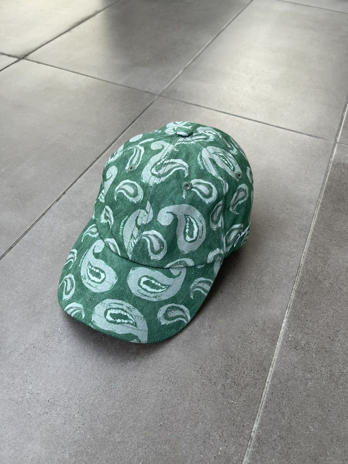 Jacquemus !DS! SS23 Jacquemus Casquette Pop Green Paisley Hat Size ONE SIZE - 2 Thumbnail