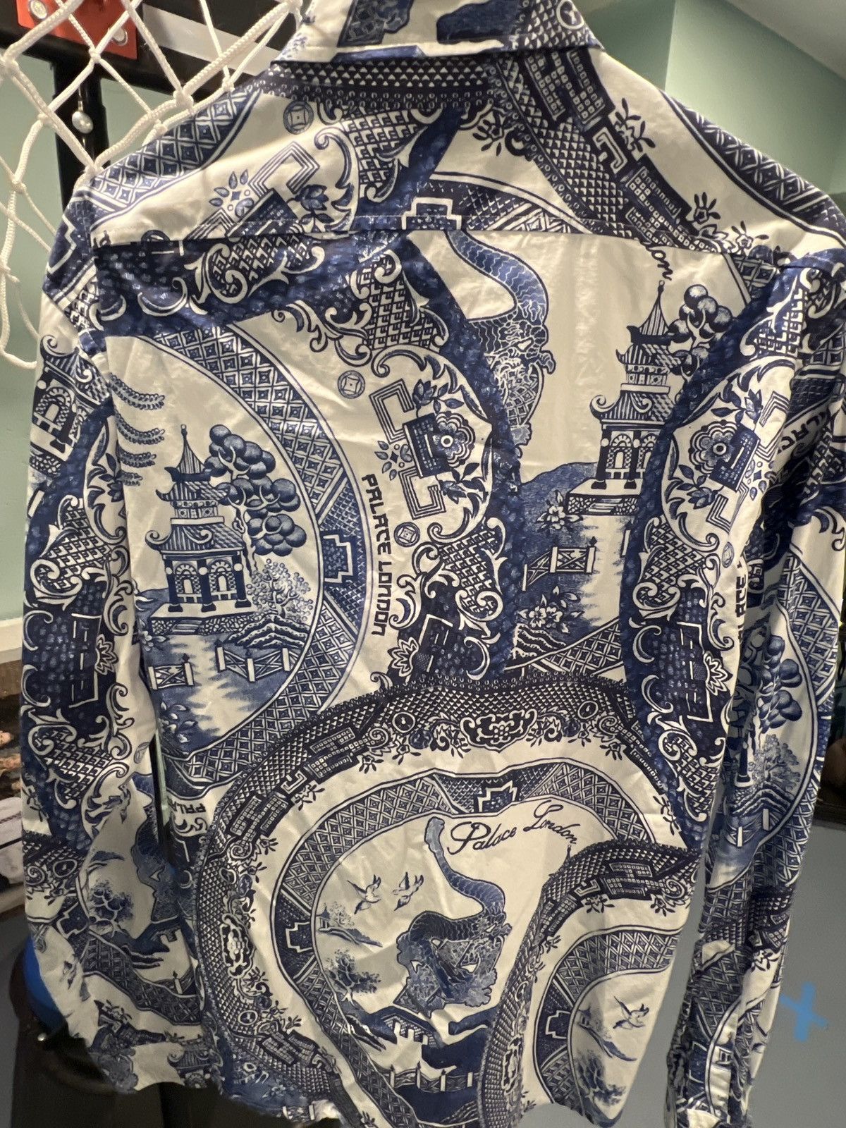 Palace Palace China Plate Long Sleeve Shirt Large | Worn Once Size US L / EU 52-54 / 3 - 1 Thumbnail