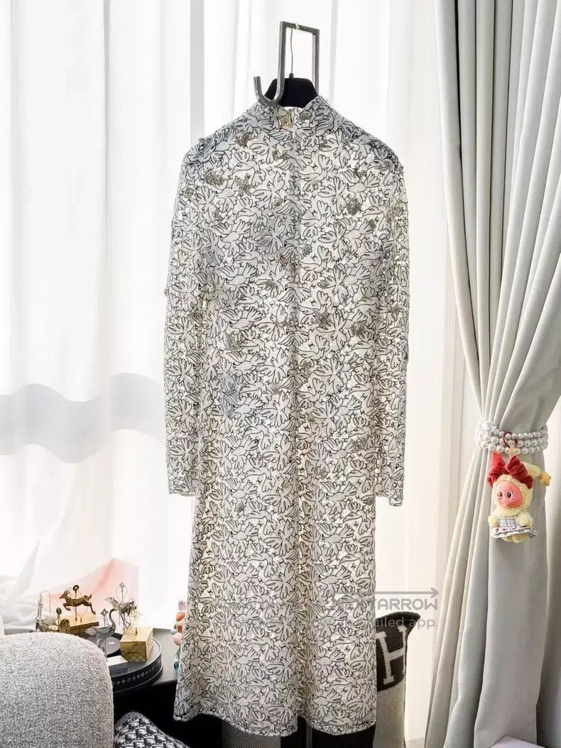 Chanel Chanel Long-sleeved lace dress with badge embroidery and p Size XXS / US 00 / IT 34 - 2 Thumbnail