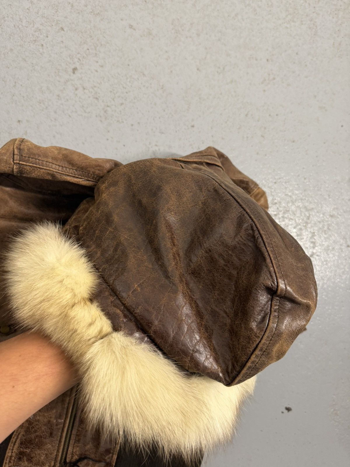 Leather Vintage Leather Fitted Fur Hooded Leather Jacket Size L / US 10 / IT 46 - 11 Thumbnail