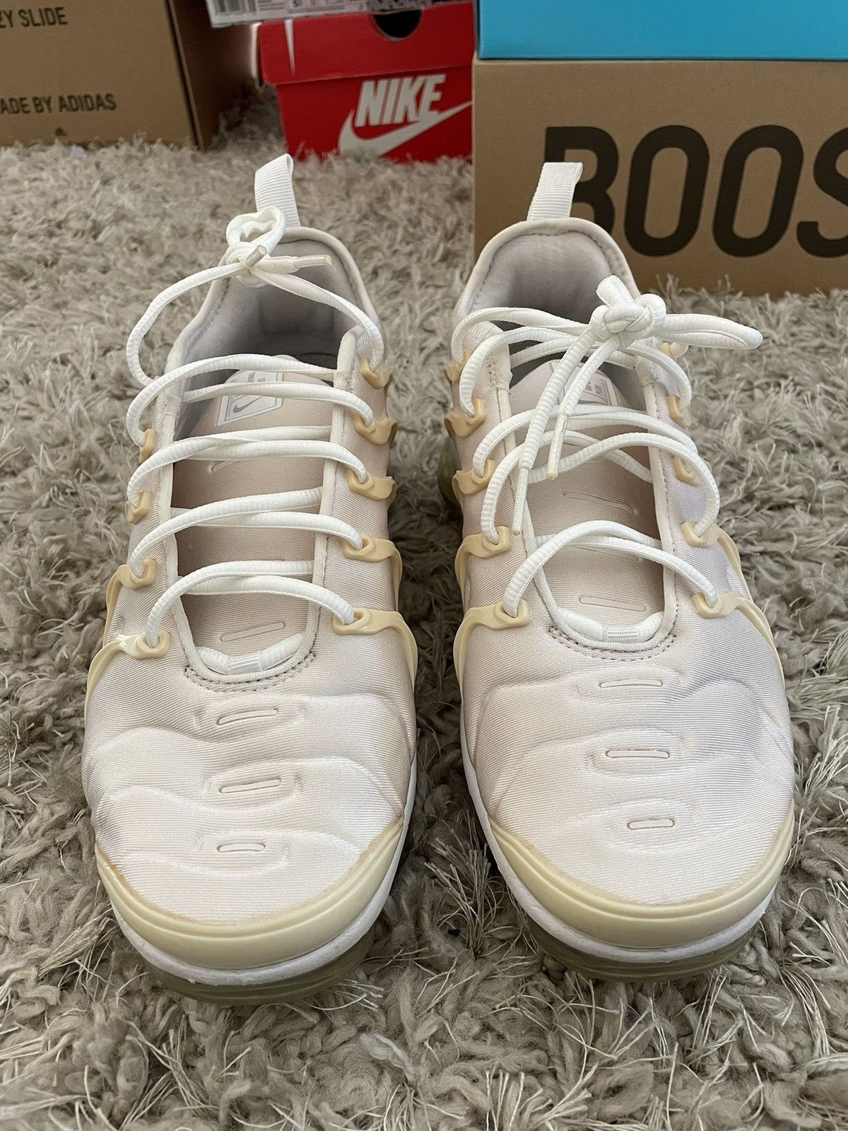 Nike Nike Air Vapormax Triple White Size US 8 / EU 41 - 4 Thumbnail