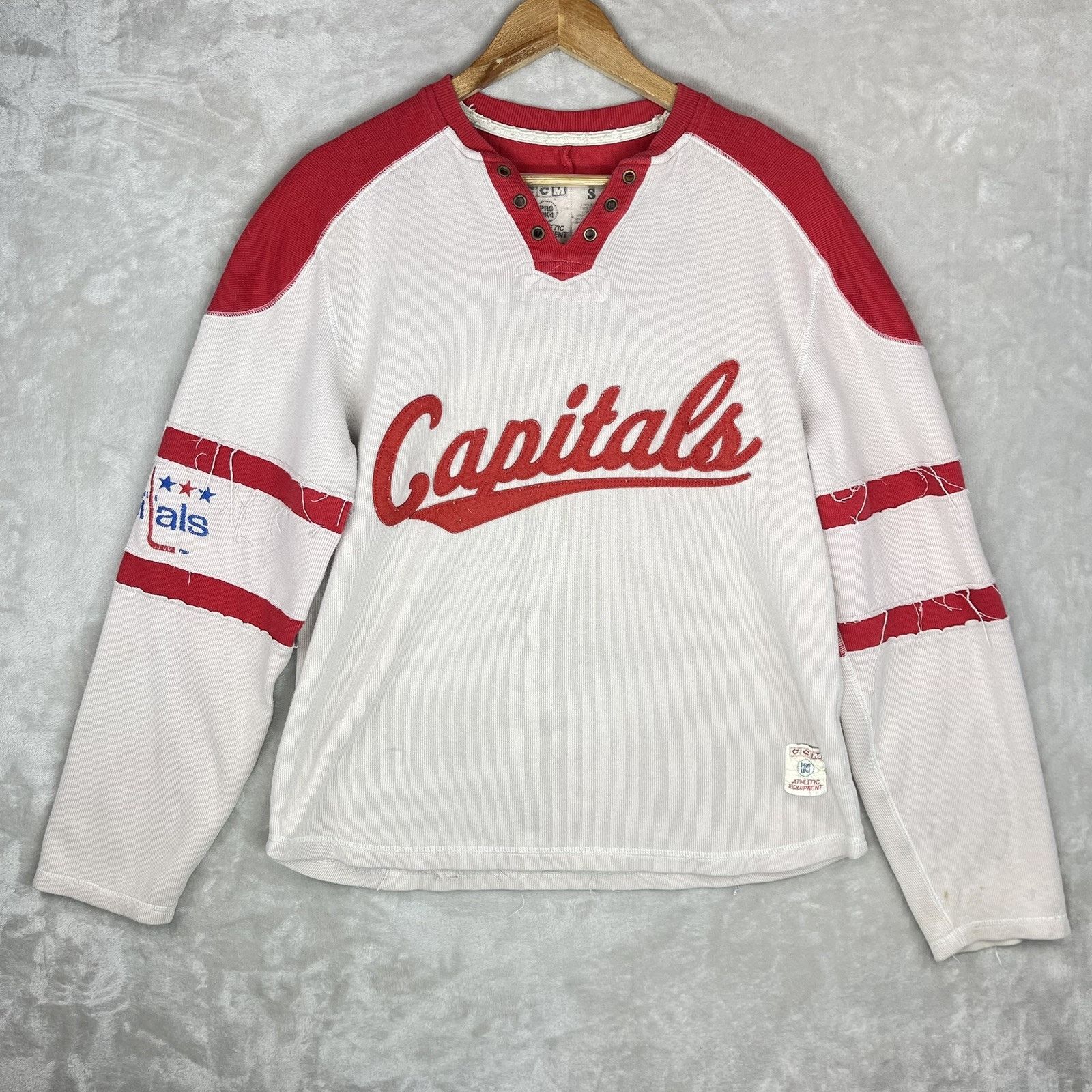 Ccm Vintage CCM Washington Capitals Waffle Knit Thermal Shirt Size 40 - 1 Thumbnail