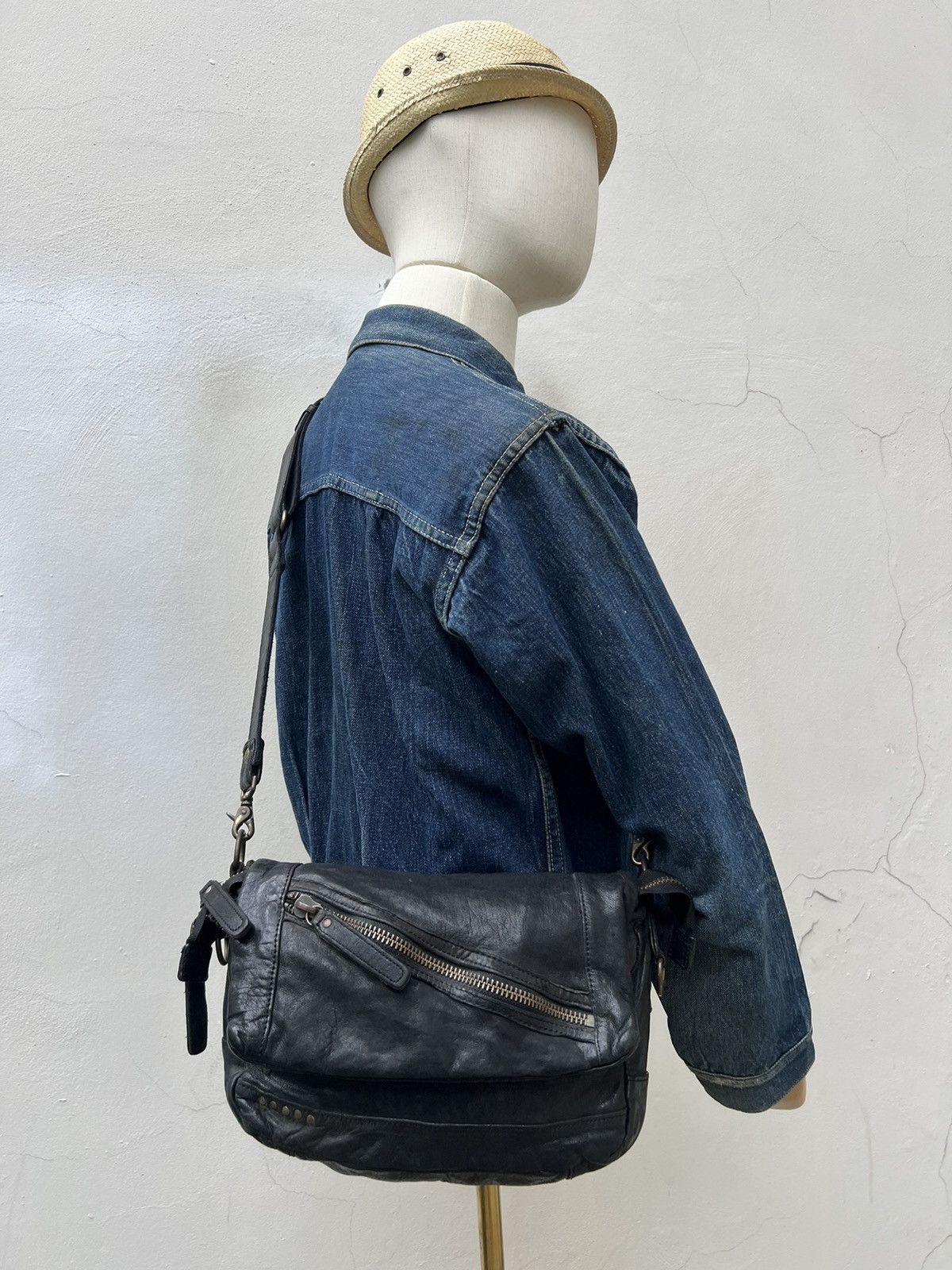 Creed × Japanese Brand Creed Japan Black Patina Leather Sling Bag Size ONE SIZE - 2 Thumbnail