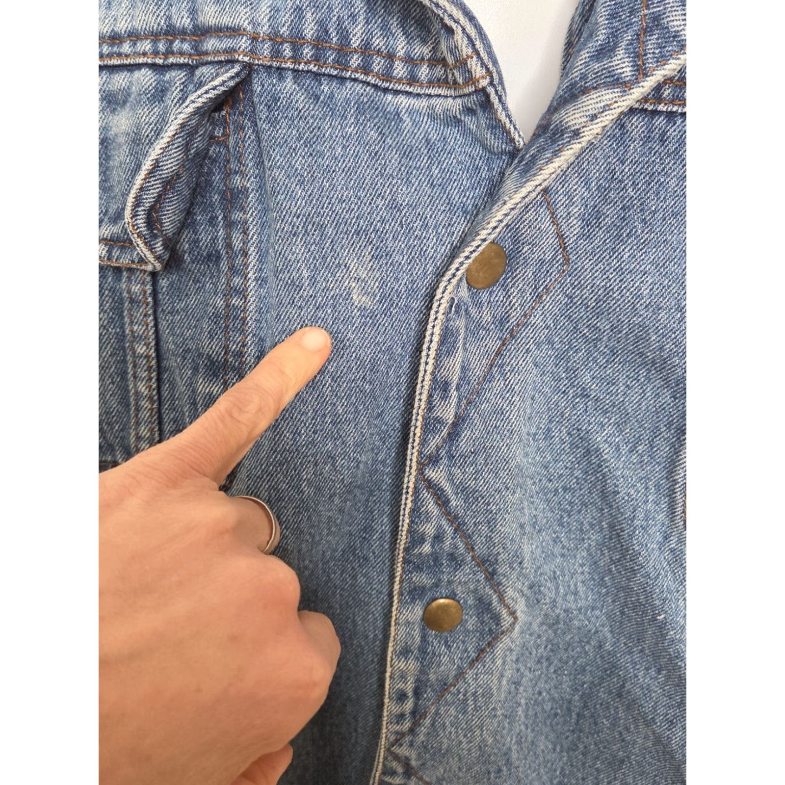 Denime VINTAGE Denim Jacket Hoodie Trucker Sweatshirt Jacket Men XL Blue 90s Western USA Logo Embroidered Pockets Hooded Lined Button-Down Casual Workwear Size US XL / EU 56 / 4 - 5 Thumbnail
