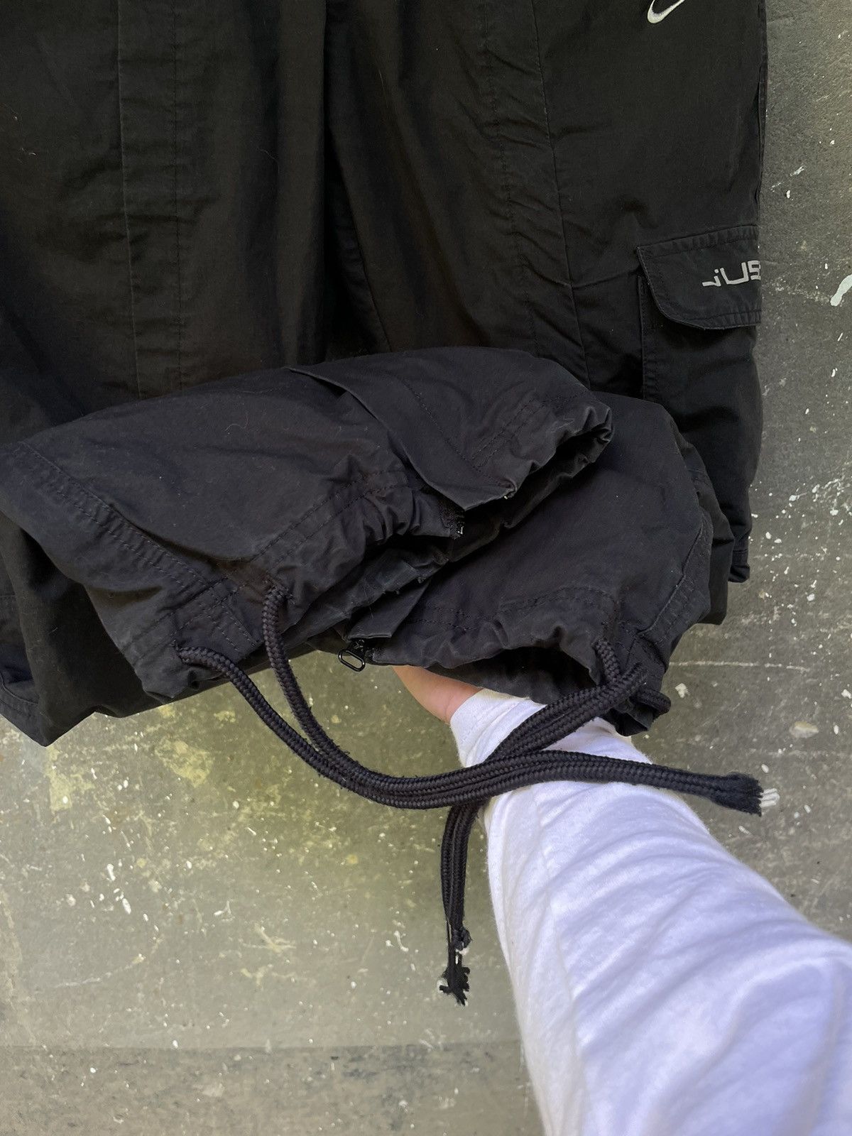 Nike × Vintage Vintage 00’s Nike Black Cargo Pants Y2K Swoosh RARE Size 32" / US 10 / IT 46 - 8 Thumbnail
