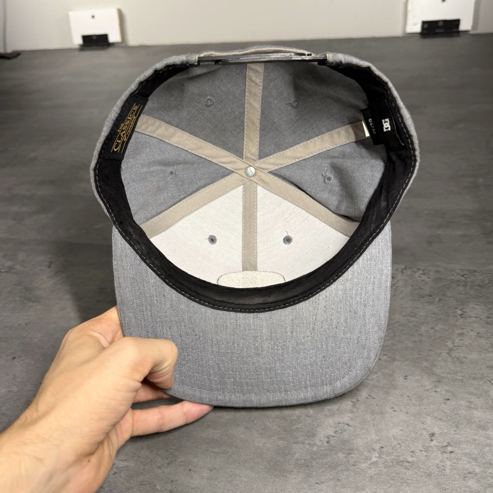 Vintage VINTAGE DC Shoes SnapBack Hat Gray Black Trucker Surf Skate Y2K Yupoong Trucker Cap Men One Size Adjustable Lightweight Baseball Cap Size ONE SIZE - 6 Thumbnail
