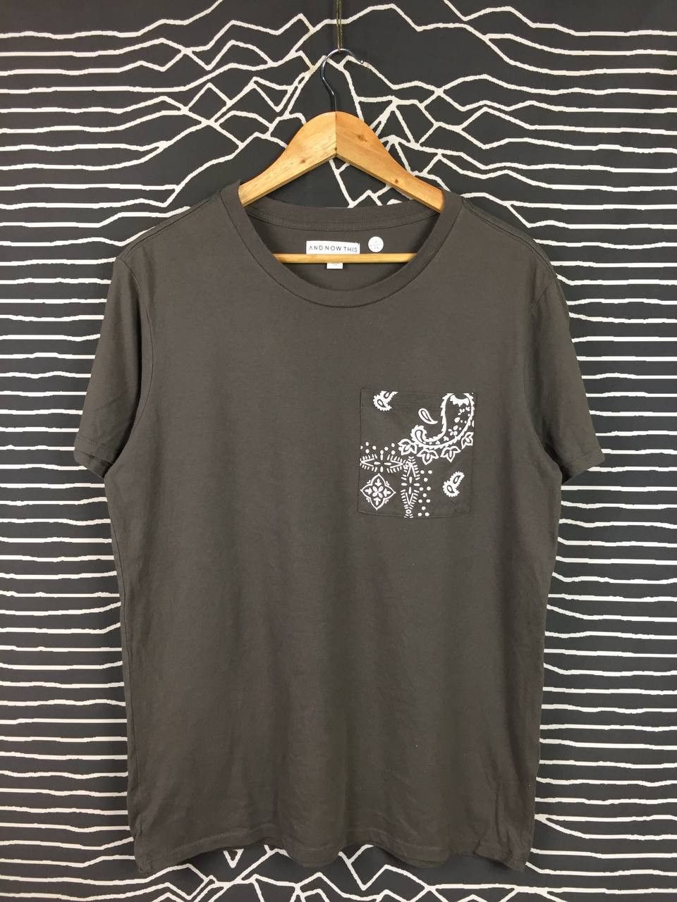 Vintage And Now This Bandana Print Pocket Wide Neck Tee Size US L / EU 52-54 / 3 - 1 Thumbnail