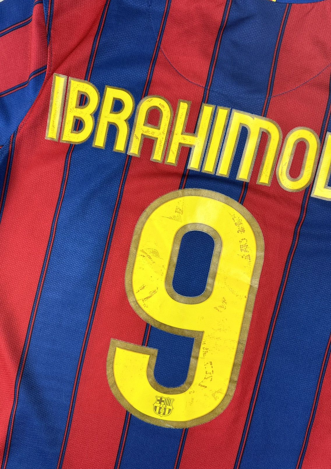 Nike Nike Barcelona FC #9 Ibrahimovic 2009/10 Home Soccer Jersey Size US M / EU 48-50 / 2 - 14 Thumbnail
