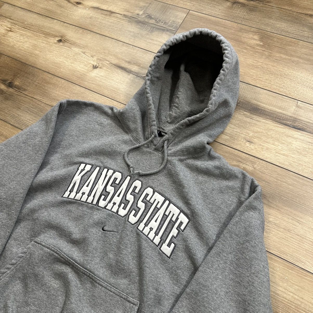 Nike Vintage 2000s Nike Team Kansas State Center Swoosh Hoodie Size US L / EU 52-54 / 3 - 4 Thumbnail
