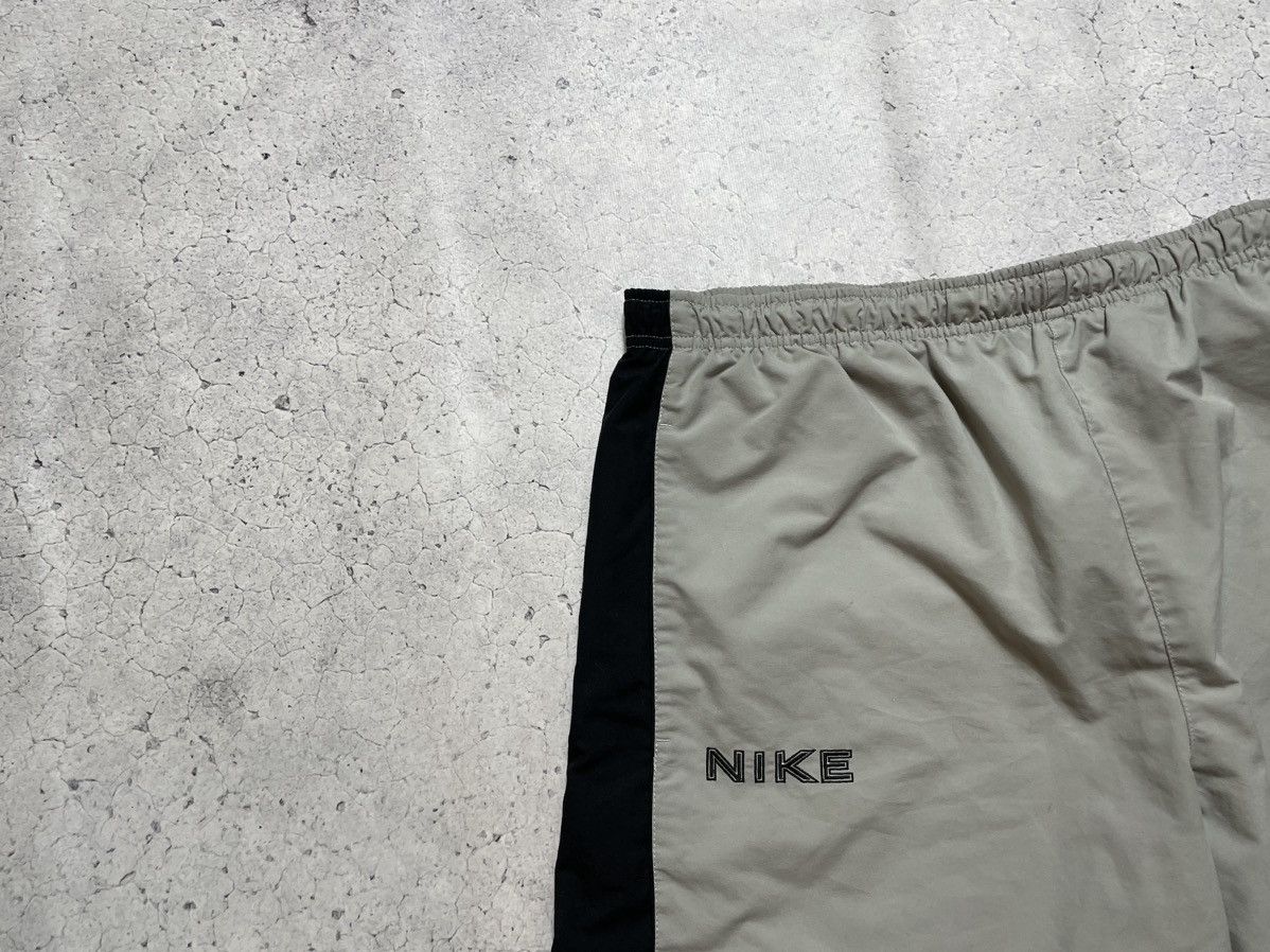 Nike × Vintage Nylon Vintage Nike Swoosh Logo Drill Shorts Y2K Size US 38 / EU 54 - 3 Thumbnail