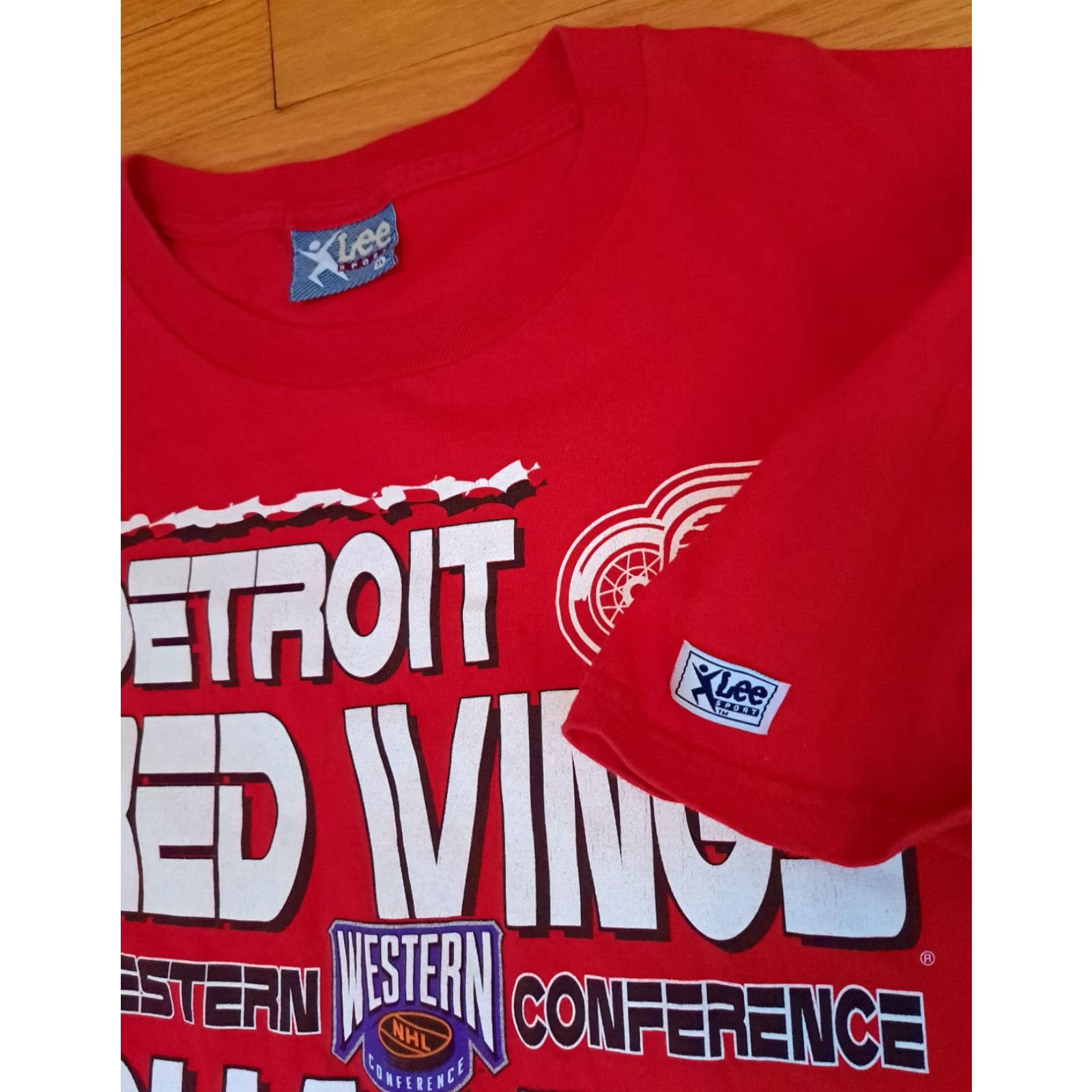 Lee Lee Detroit Red Wings 1995 Western Conference Champs XL USA T-Shirt Men Red Short Sleeve Vintage? Size US XL / EU 56 / 4 - 2 Thumbnail