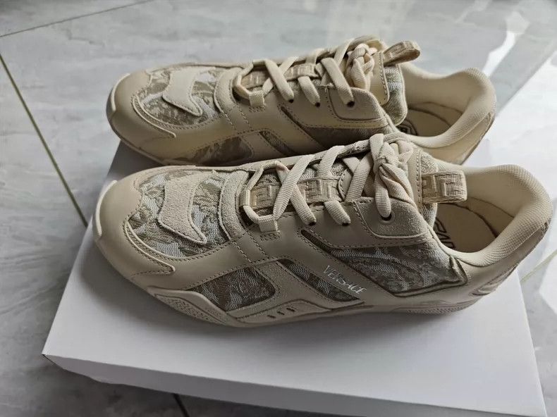 Versace Versace Men's sneakers Size US 8 / EU 41 - 9 Thumbnail