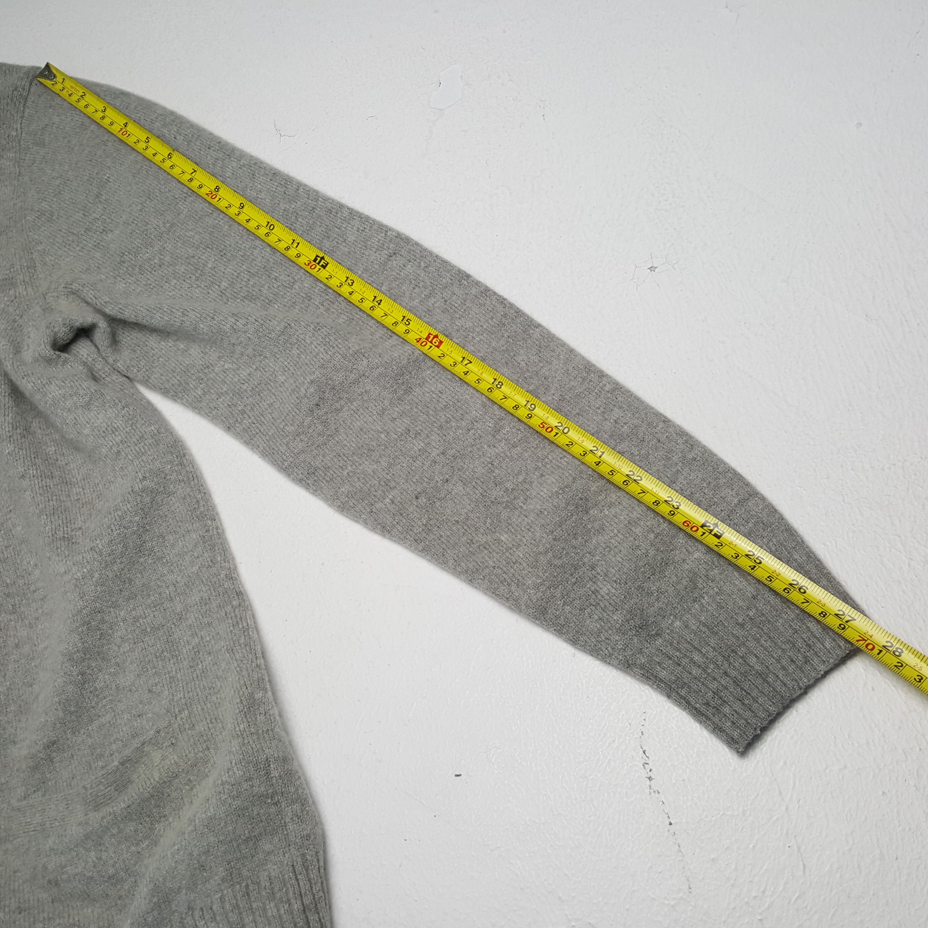 Japanese Brand × Uniqlo UNIQLO x Custom Undercover Logo Design Style Cardigan Size US M / EU 48-50 / 2 - 6 Thumbnail