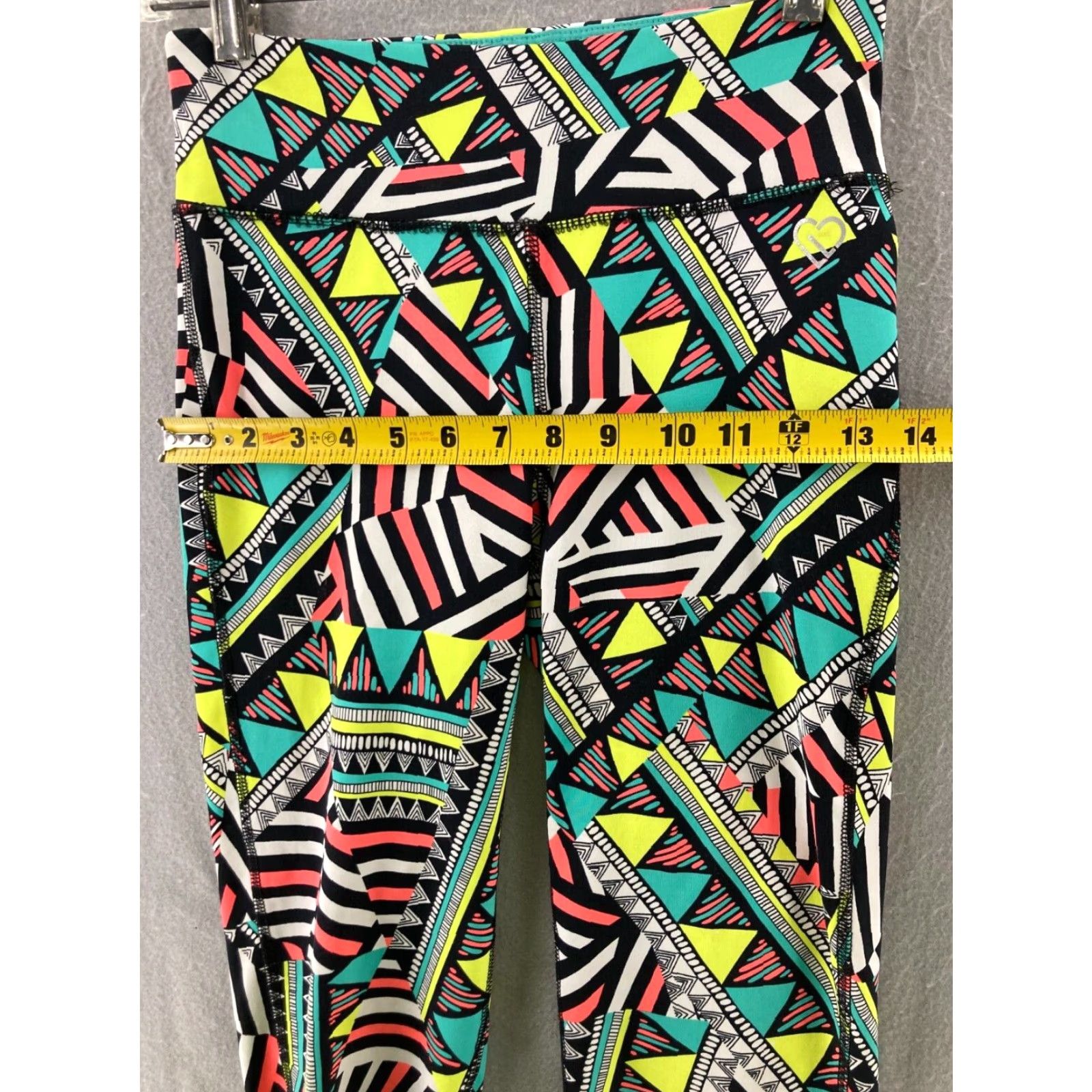 Olive LIVE LOVE DREAM Yoga Pants Womens Small Abstract AOP Capri Pants Size 28" / US 6 / IT 42 - 3 Thumbnail