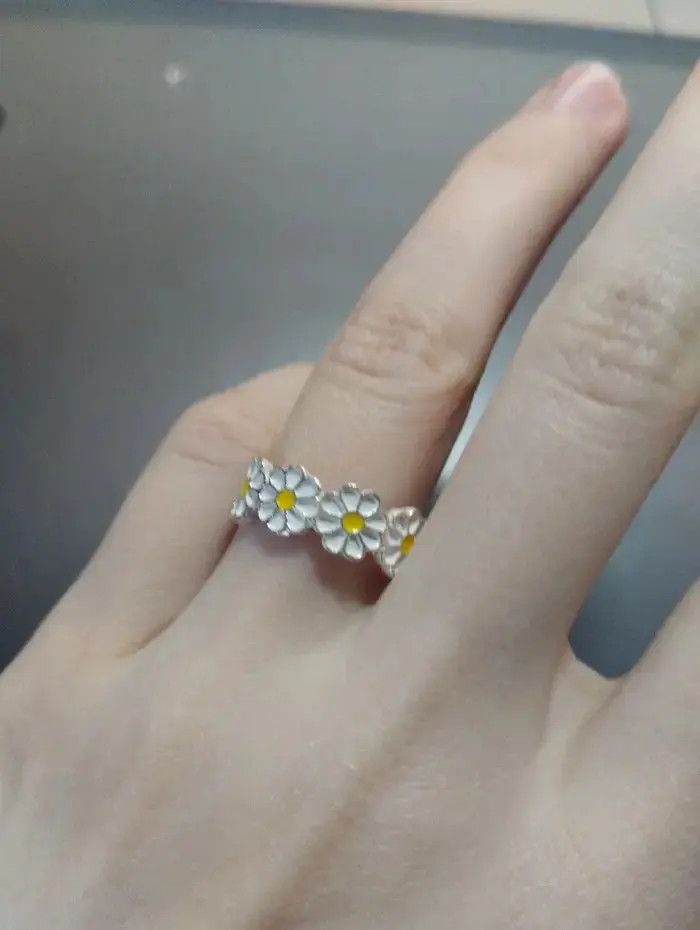 Jewelry Elegant Daisy Flowers Ring Size ONE SIZE - 1 Thumbnail