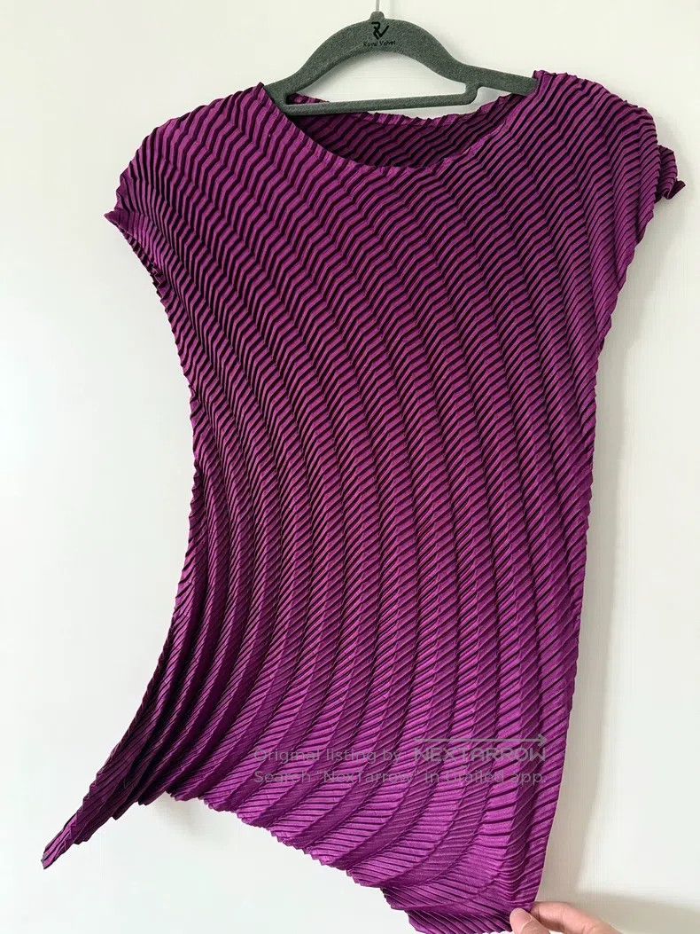 Issey Miyake Issey Miyake Rose Red Water Ripple Pleated Top Size M / US 6-8 / IT 42-44 - 1 Thumbnail