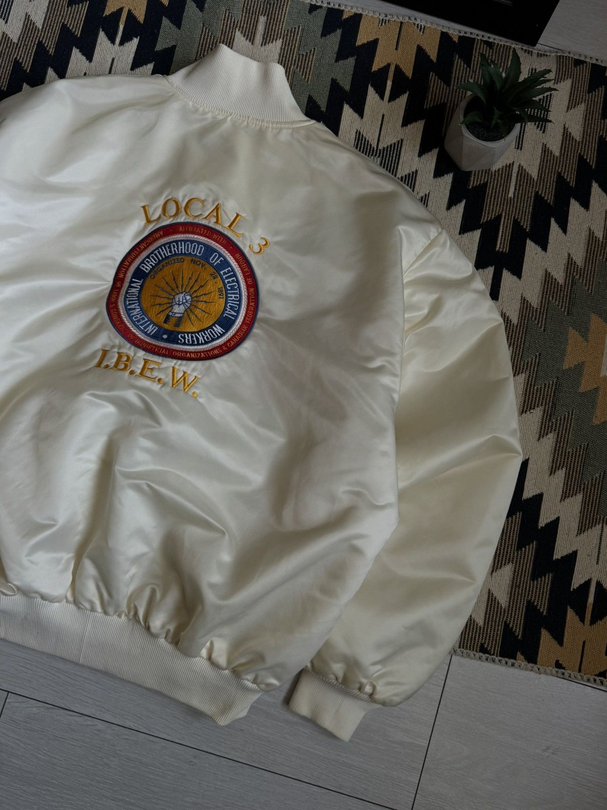 Vintage Vintage 1996 Local 3 I.B.E.W. USA Bomber Size US XL / EU 56 / 4 - 9 Thumbnail