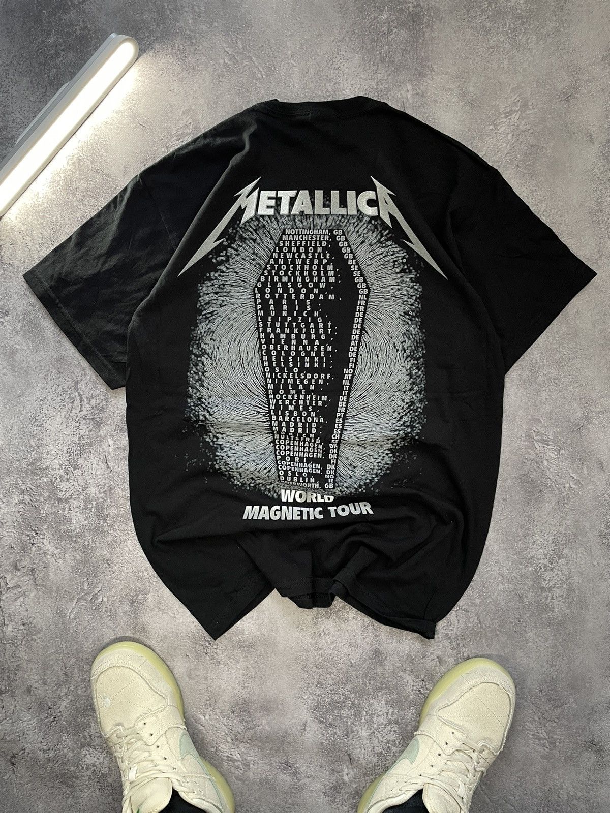 Band Tees OG 2009 Metallica Archive World Magnetic Tour Tee Size US M / EU 48-50 / 2 - 6 Thumbnail